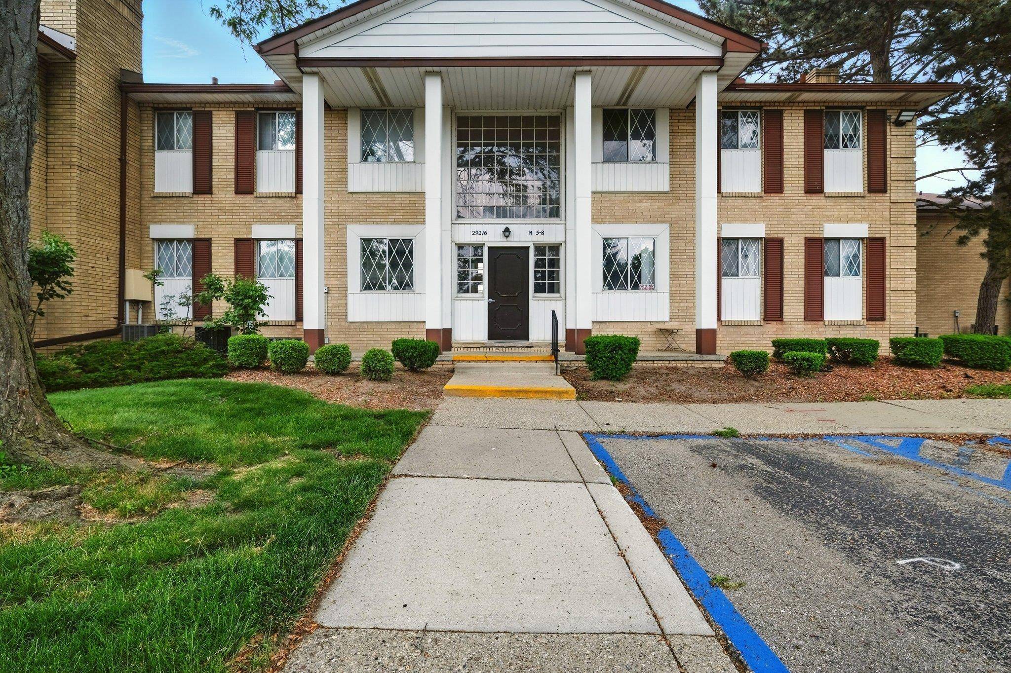 29216 Gloede Drive, Warren, MI 48088