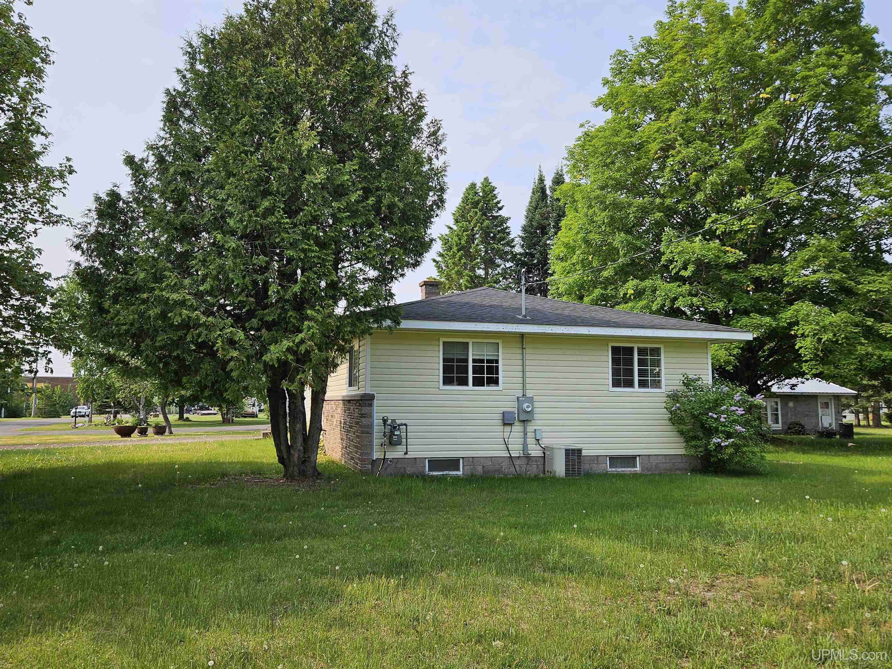 Bergland, MI 49910,406 Maple Street