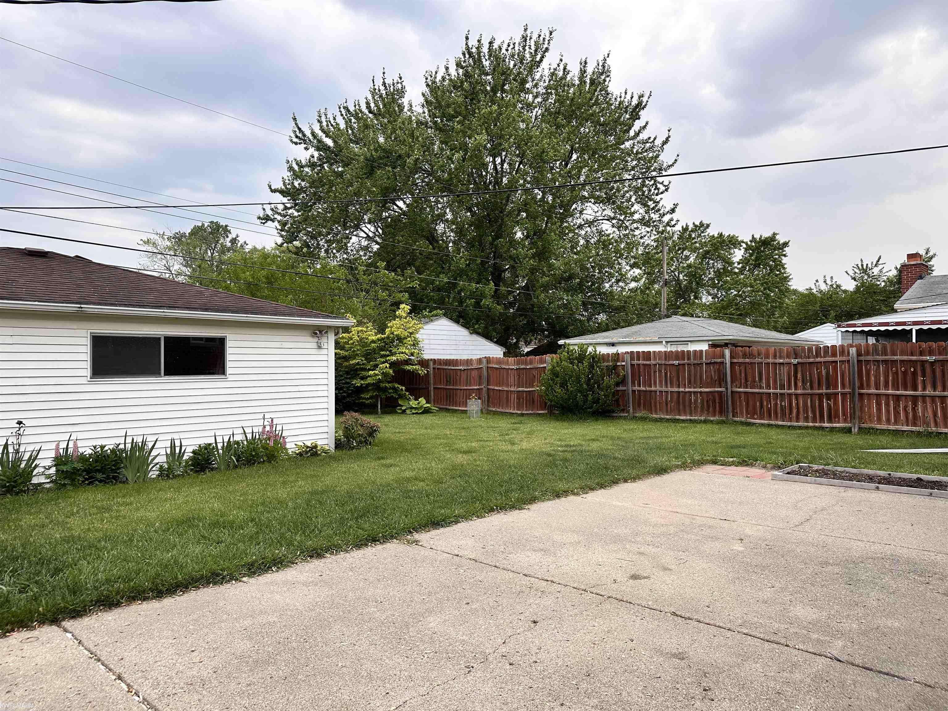 Sterling Heights, MI 48313,8662 Cherrylawn Sterling Heights