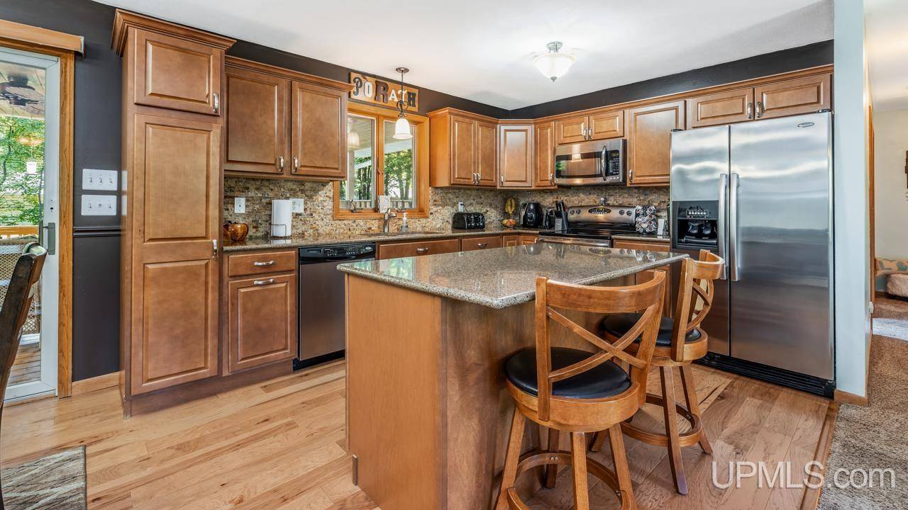 Gladstone, MI 49837,533 25th Street