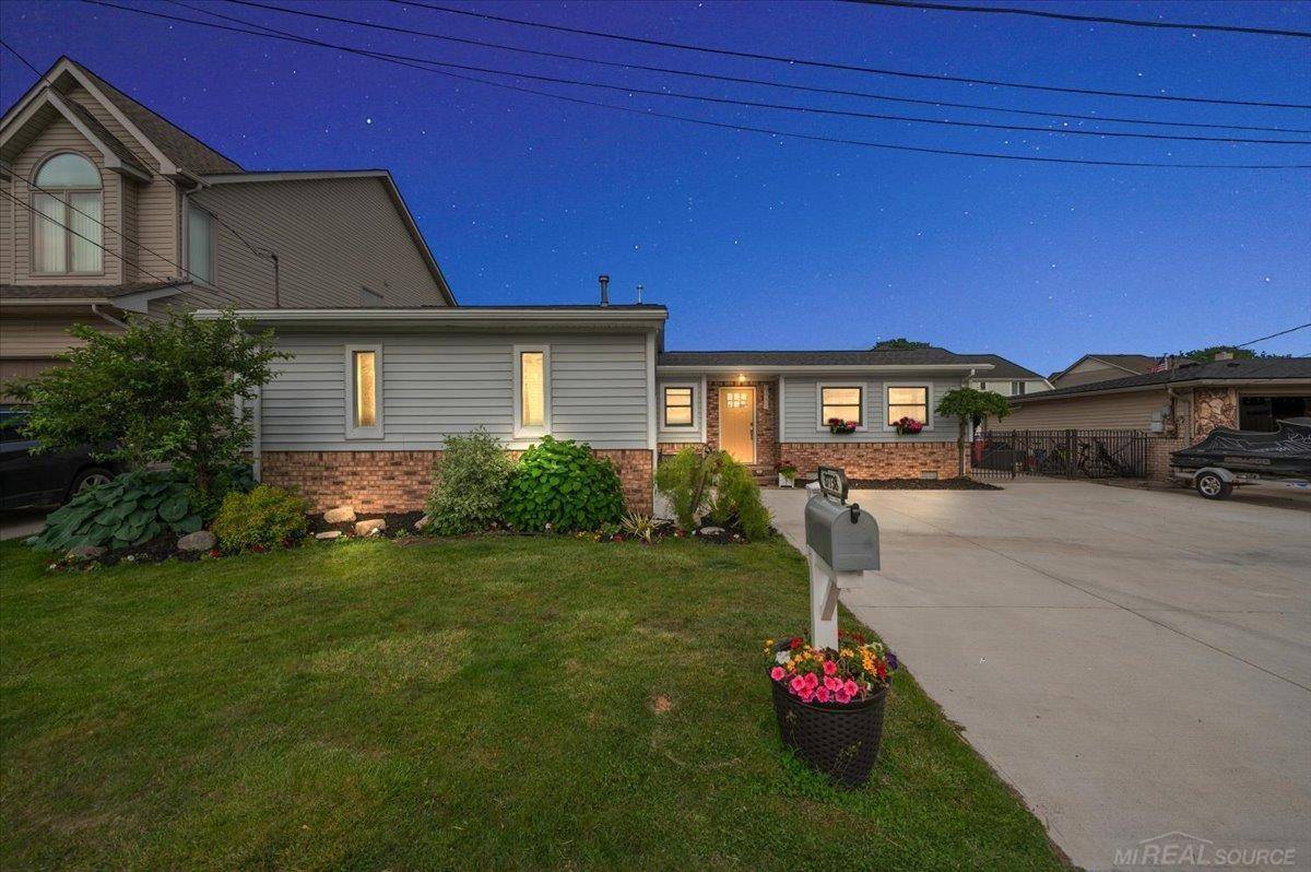 37738 Maplehill Street, Harrison Twp, MI 48045