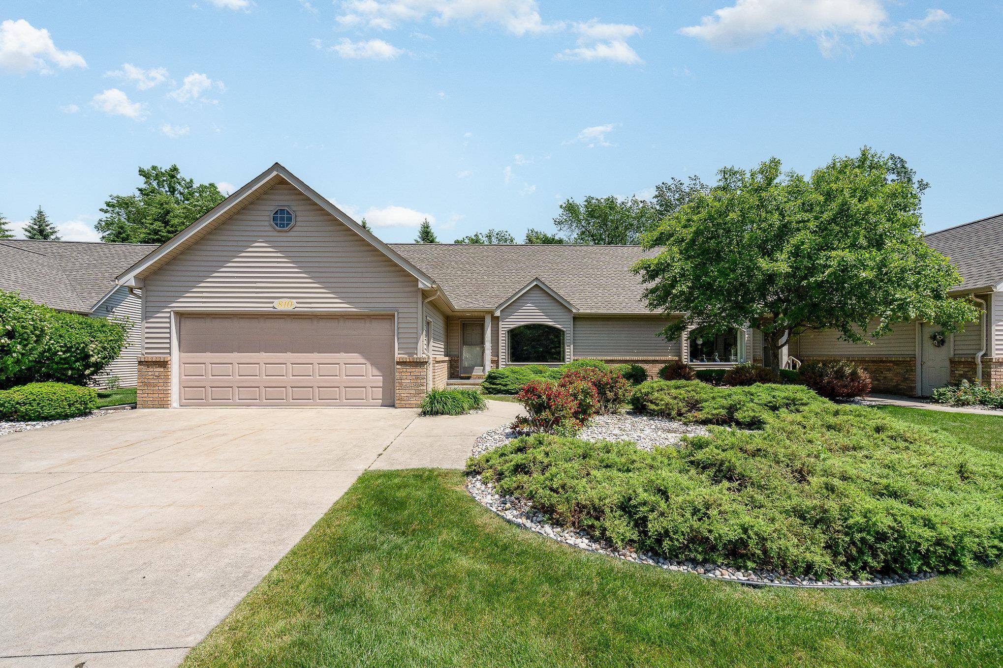 810 Nature's Ridge Lane, Bay City, MI 48708