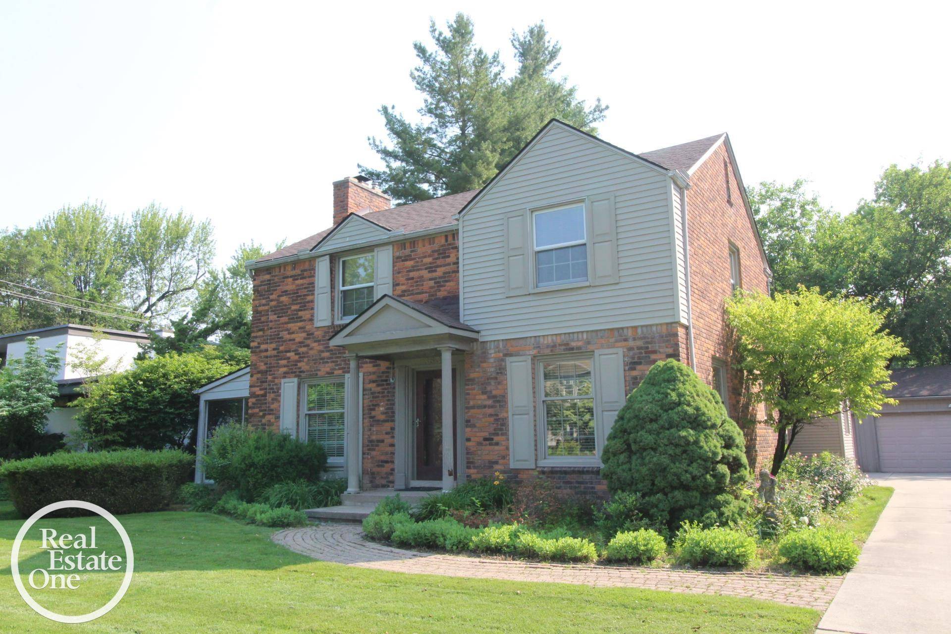 880 Pemberton Road, Grosse Pointe Park, MI 48230