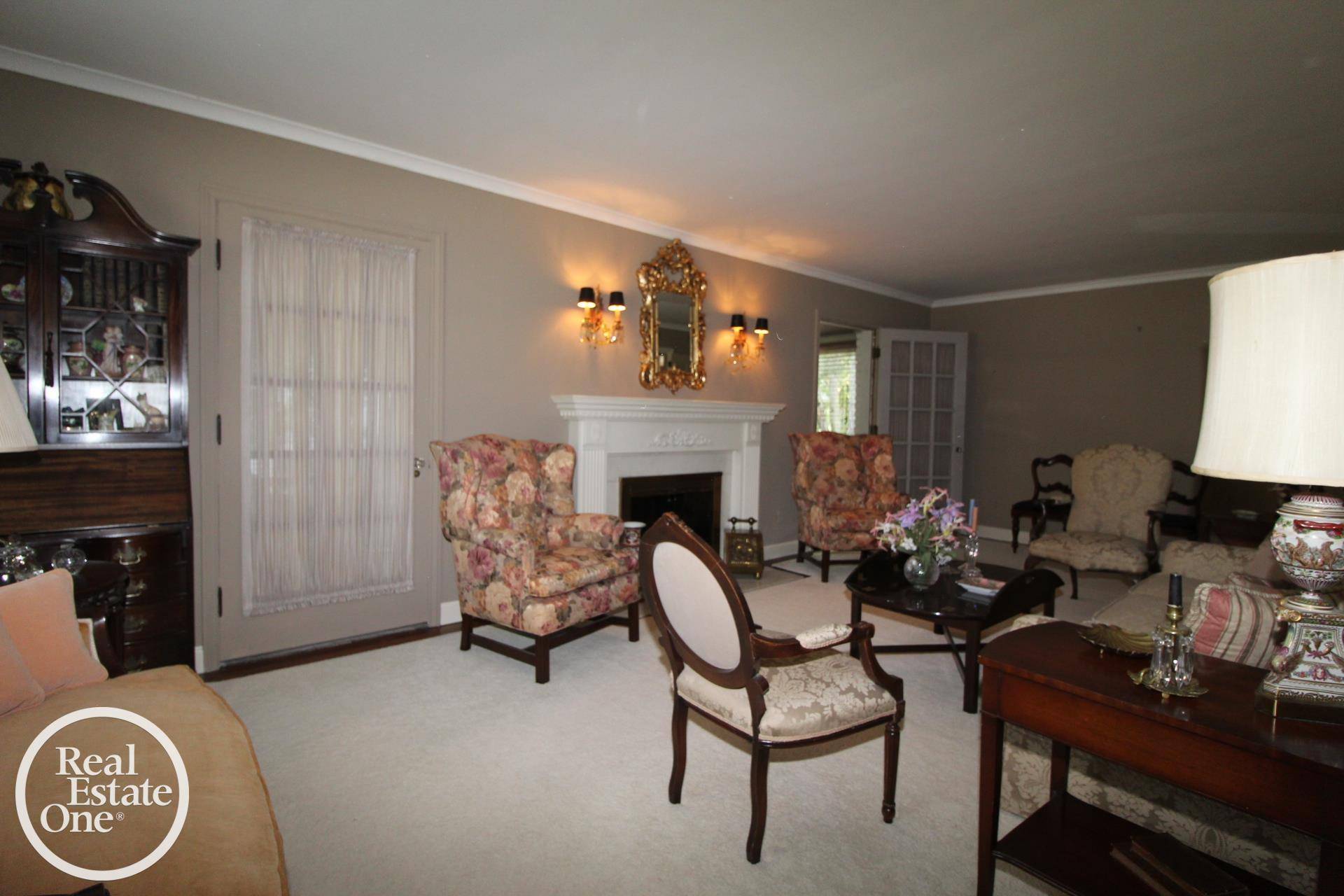 Grosse Pointe Park, MI 48230,880 Pemberton Road