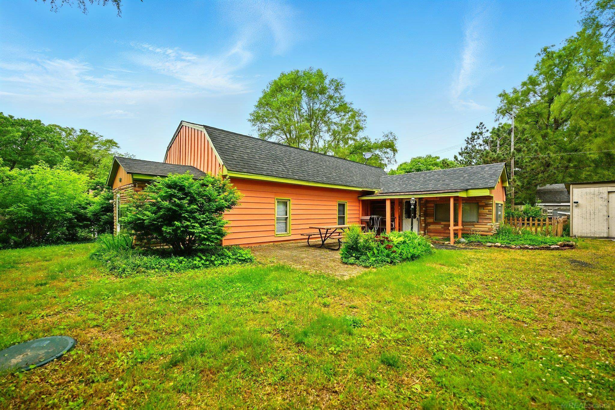 9970 Sedlock Avenue, White Lake, MI 48386