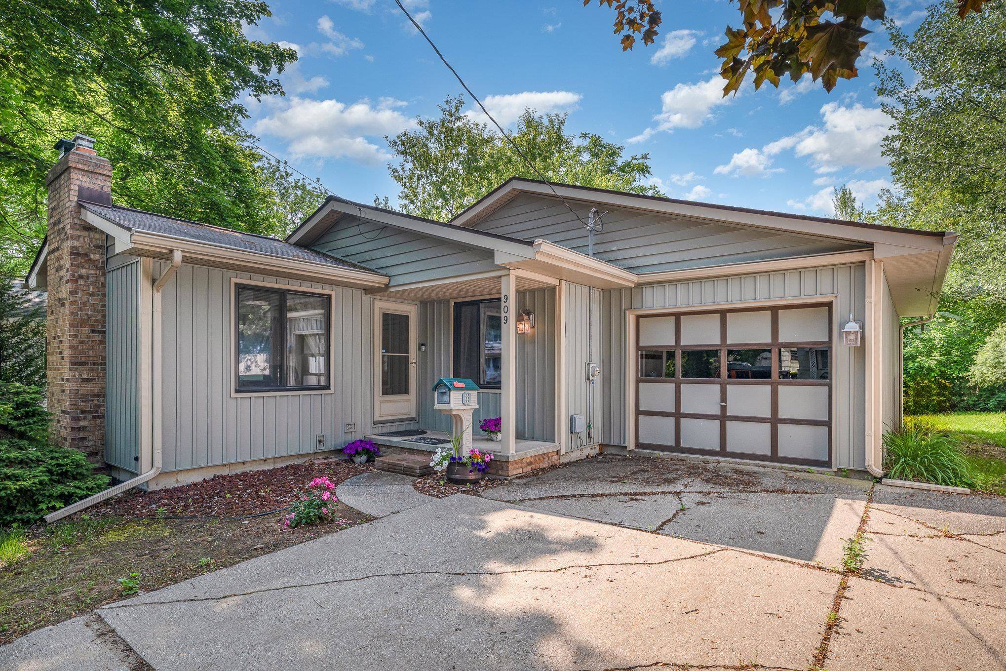 909 W Baker Street, Midland, MI 48640