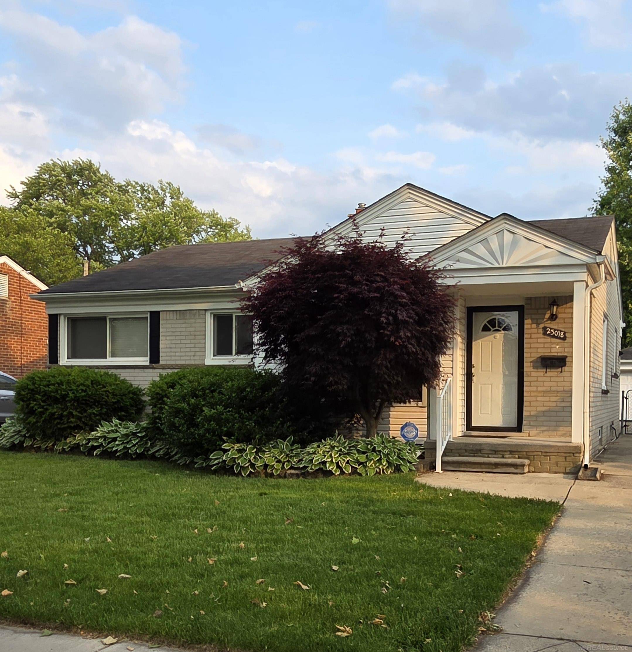 23018 Englehardt Common, Saint Clair Shores, MI 48080