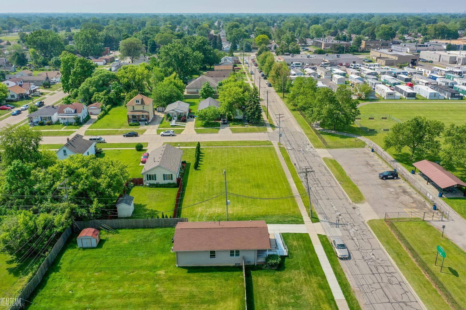 Roseville, MI 48066,10 Oakdale Street