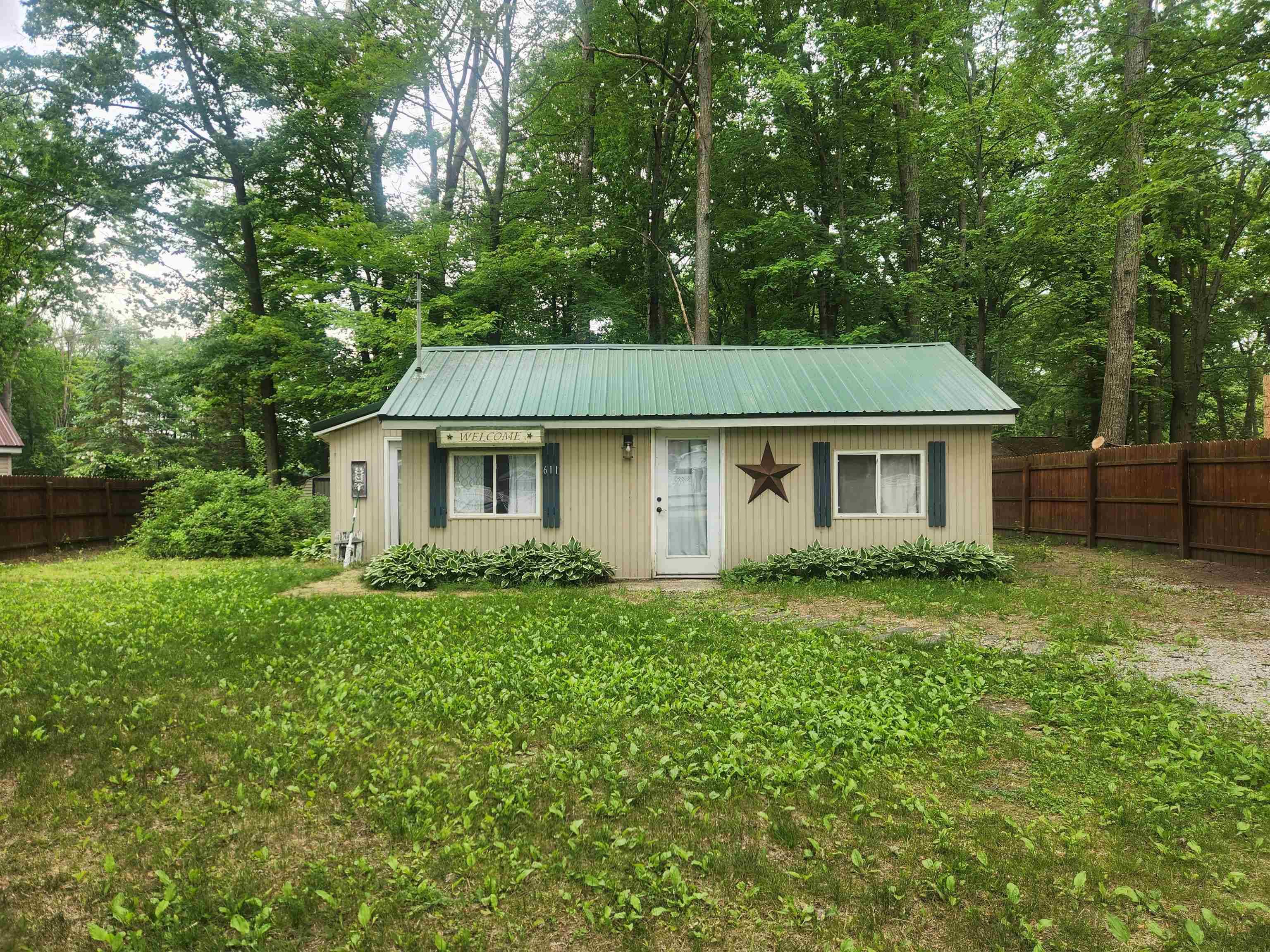 611 Pine Street, Harrison, MI 48625
