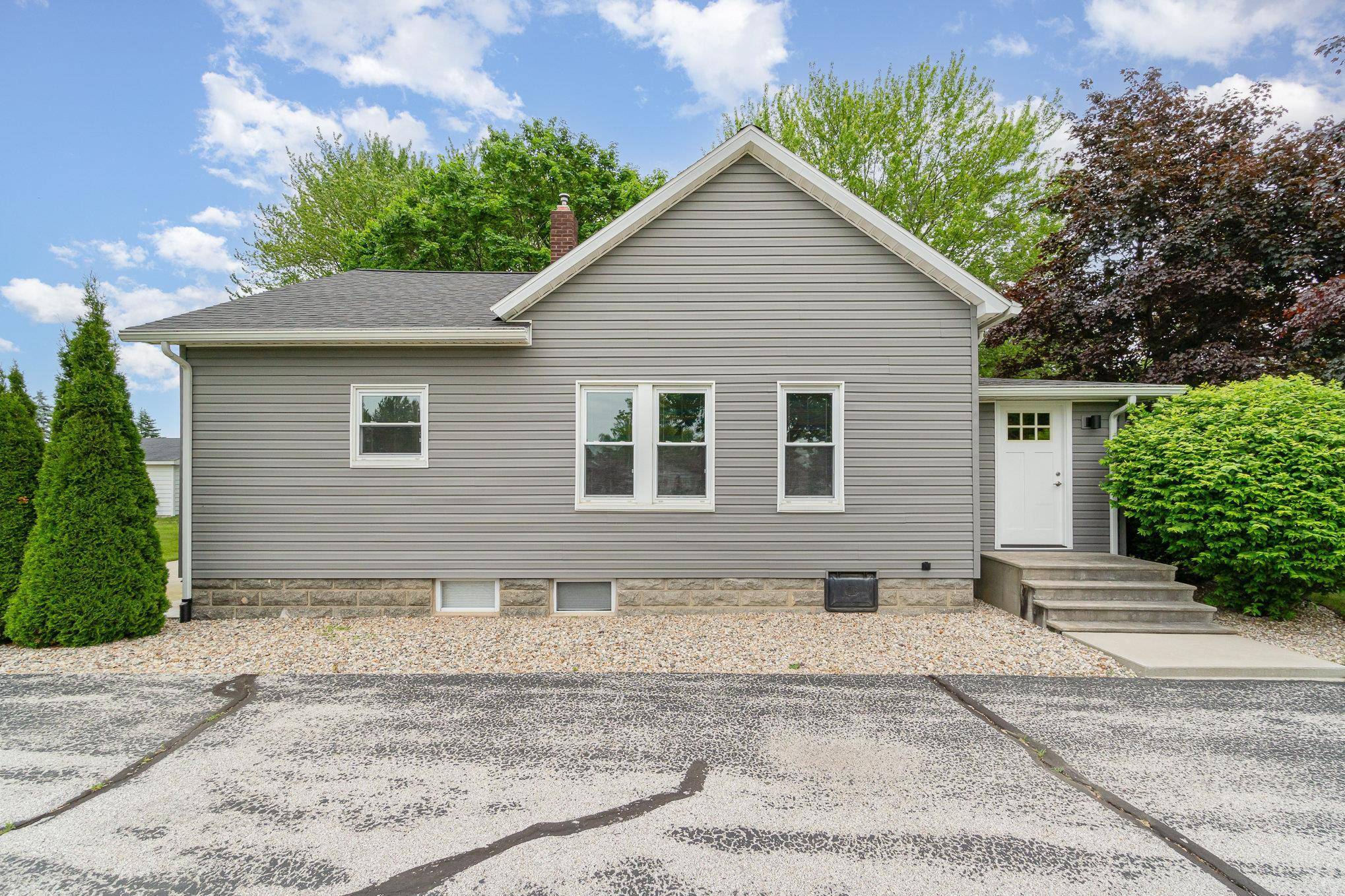 1121 Midland Road, Bay City, MI 48706