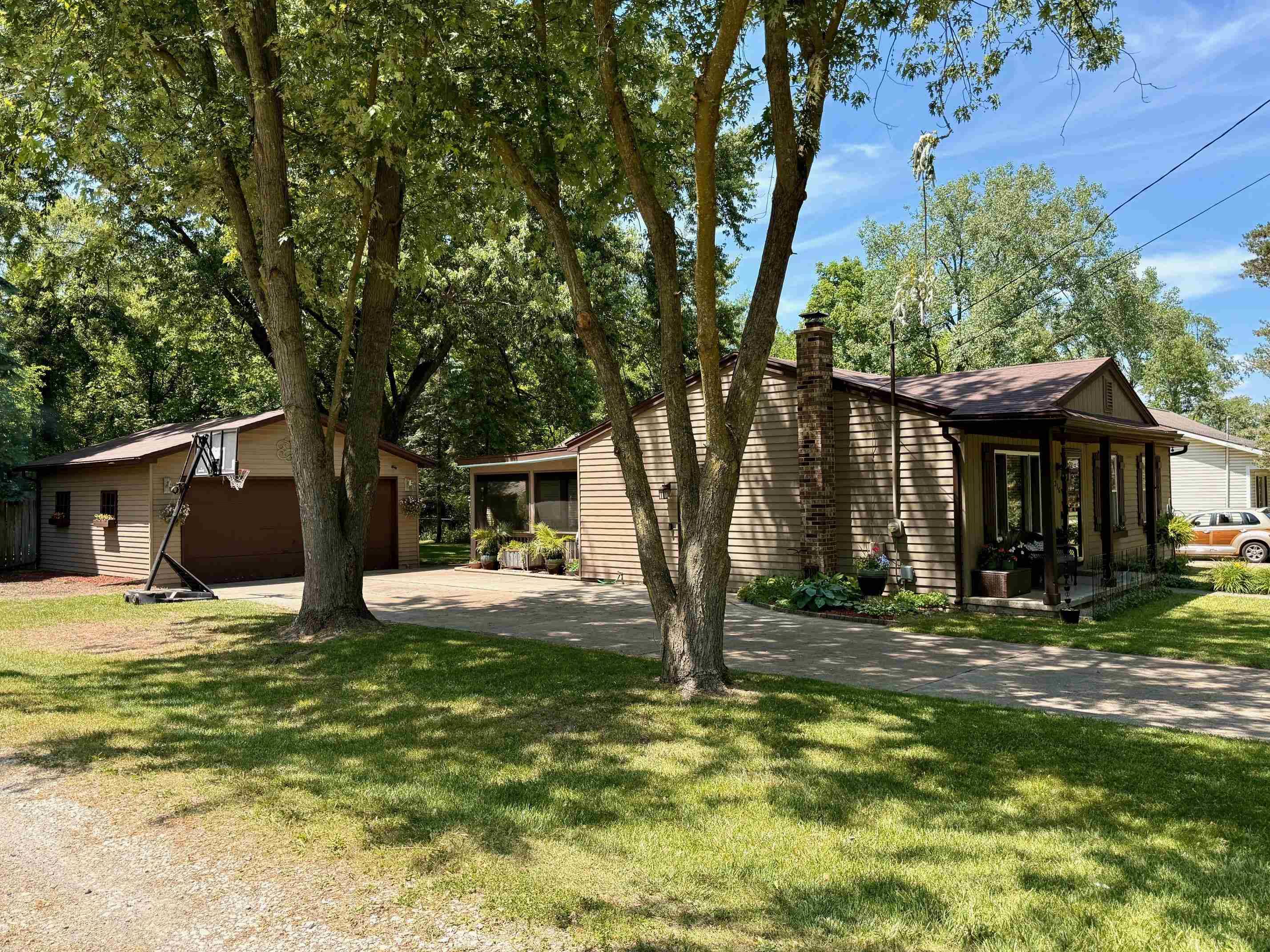 Fenton, MI 48430,316 Colfax Street