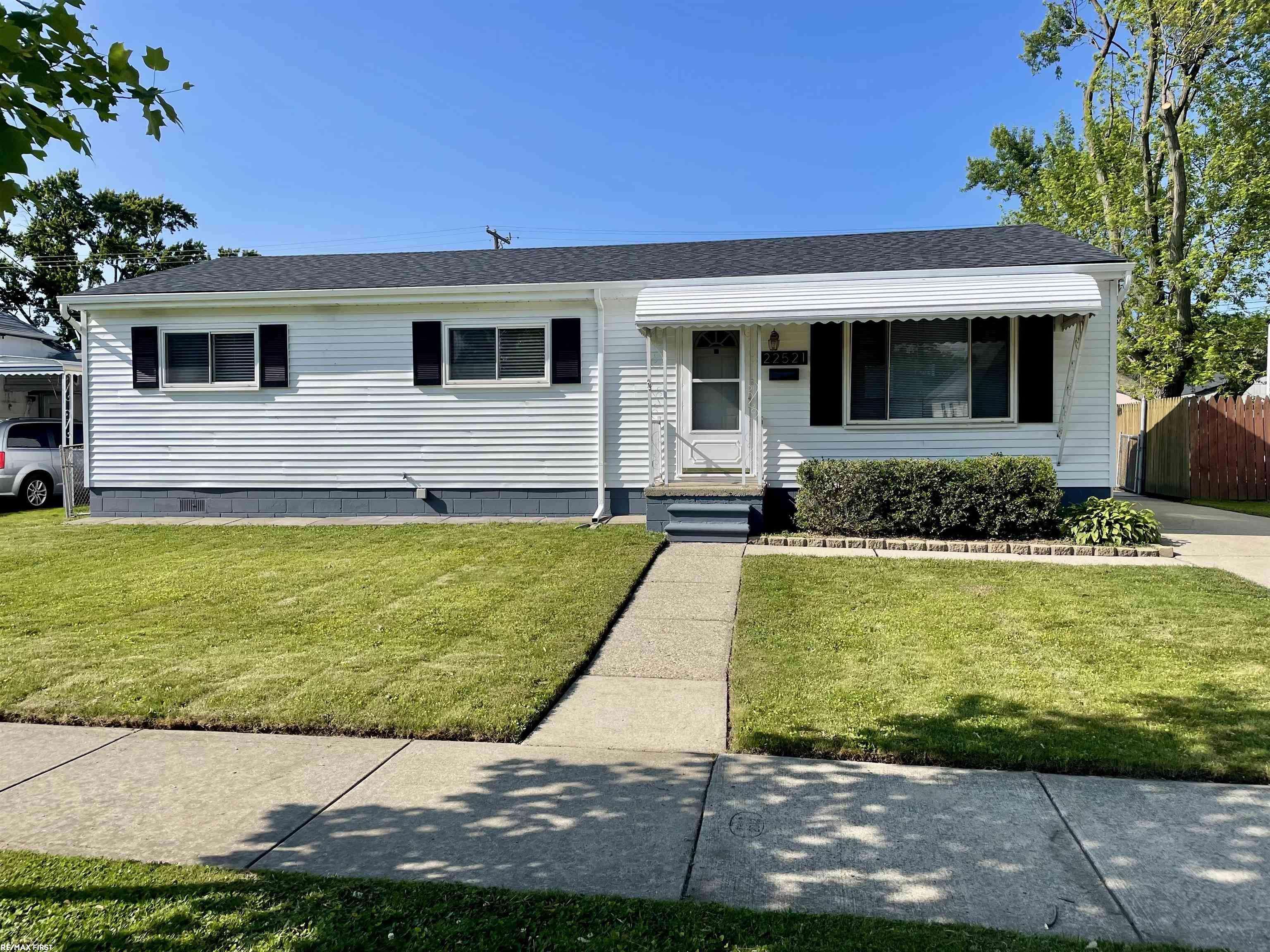 22521 Stephens Street, Saint Clair Shores, MI 48080