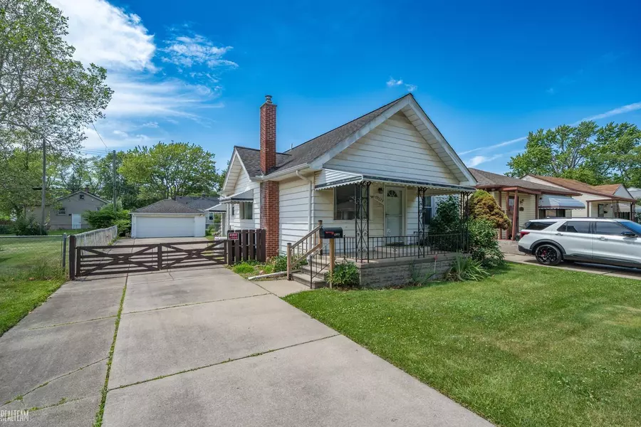 22079 Oakwood Avenue, Eastpointe, MI 48021