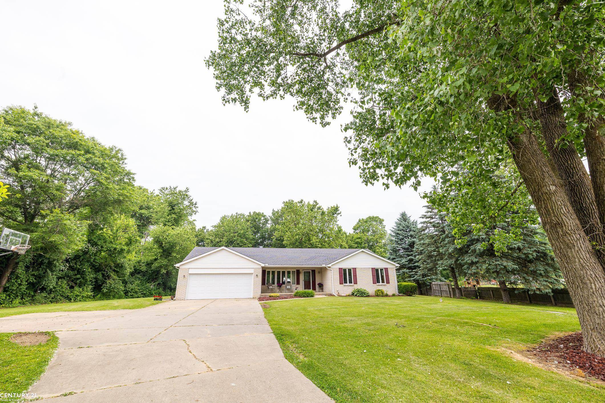 1540 W Clarkston Road, Lake Orion, MI 48362