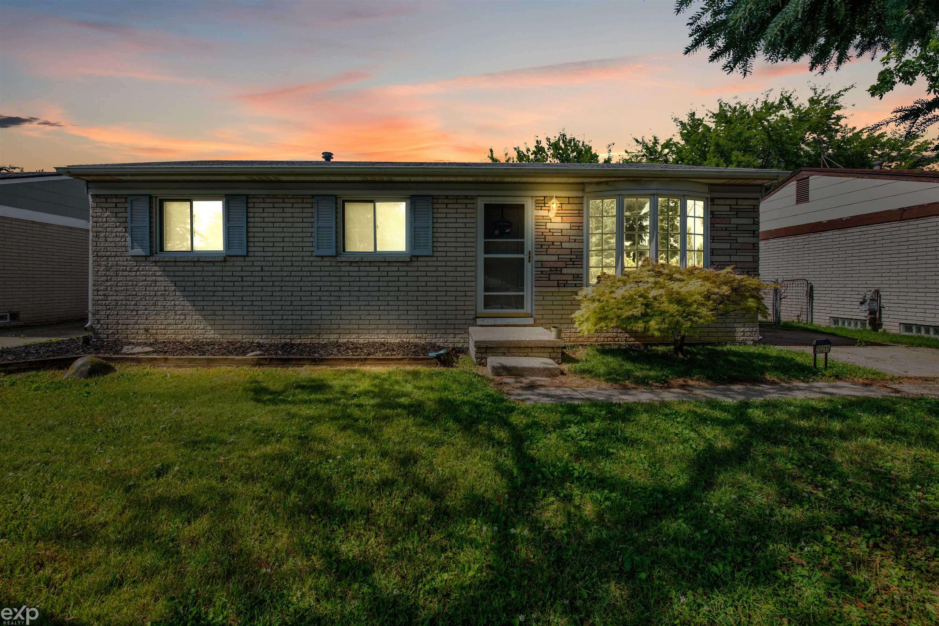 Clinton Township, MI 48035,20215 Broadacres Street