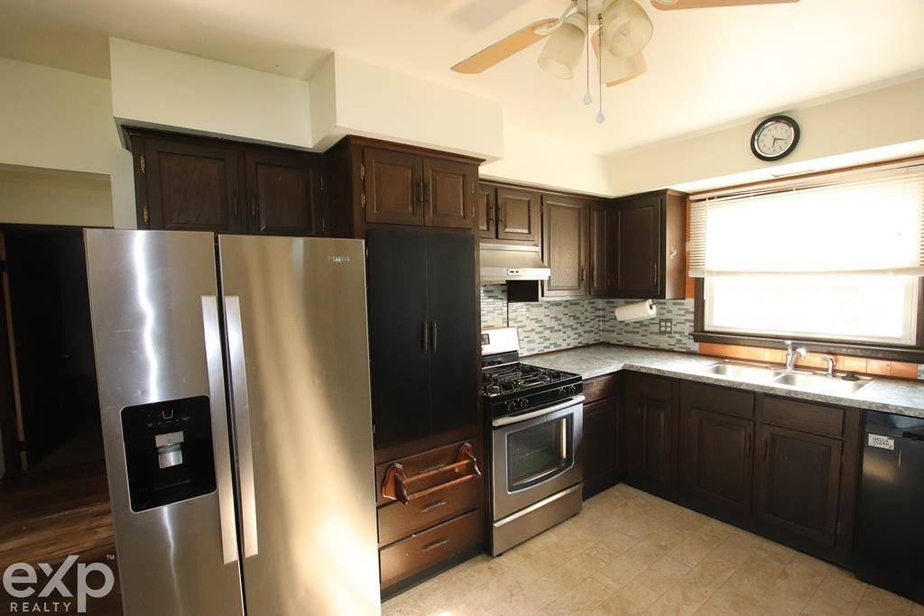 Clinton Township, MI 48036,39355 Charbeneau Street