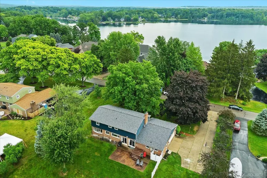 1163 Long Lake Drive, Brighton, MI 48114