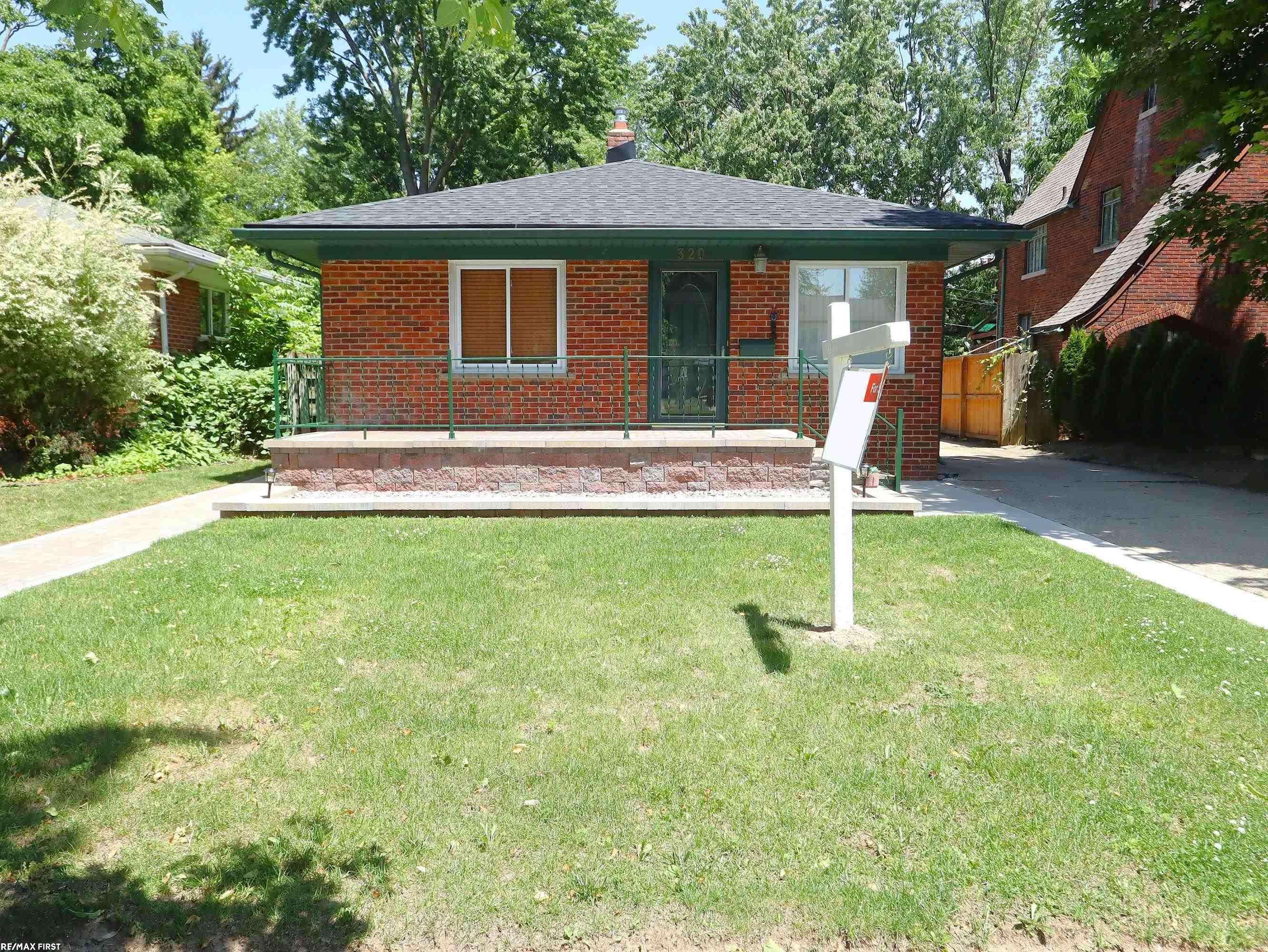 320 Esplanade Street, Mount Clemens, MI 48043
