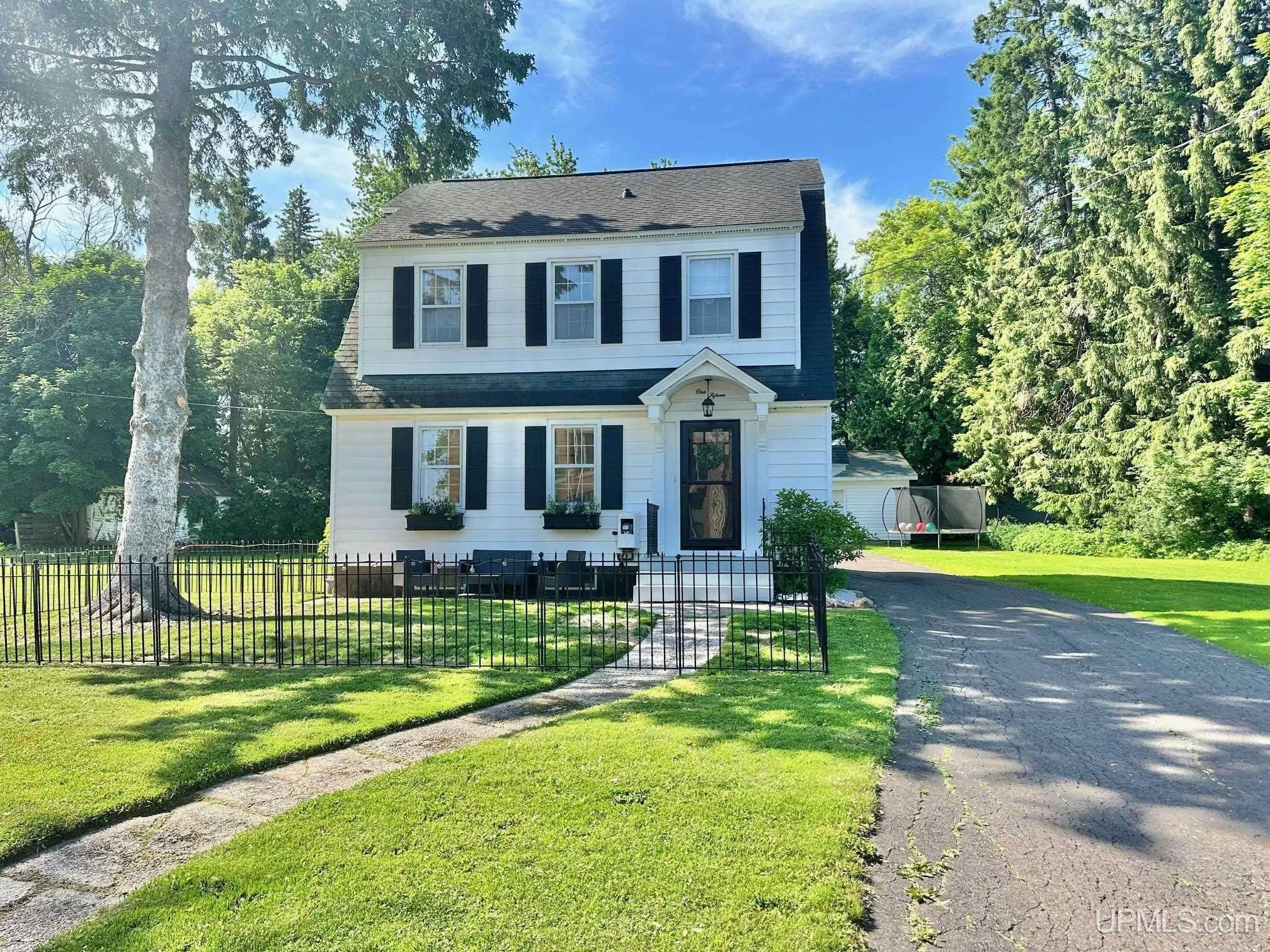 115 E Arch Street, Ironwood, MI 49938