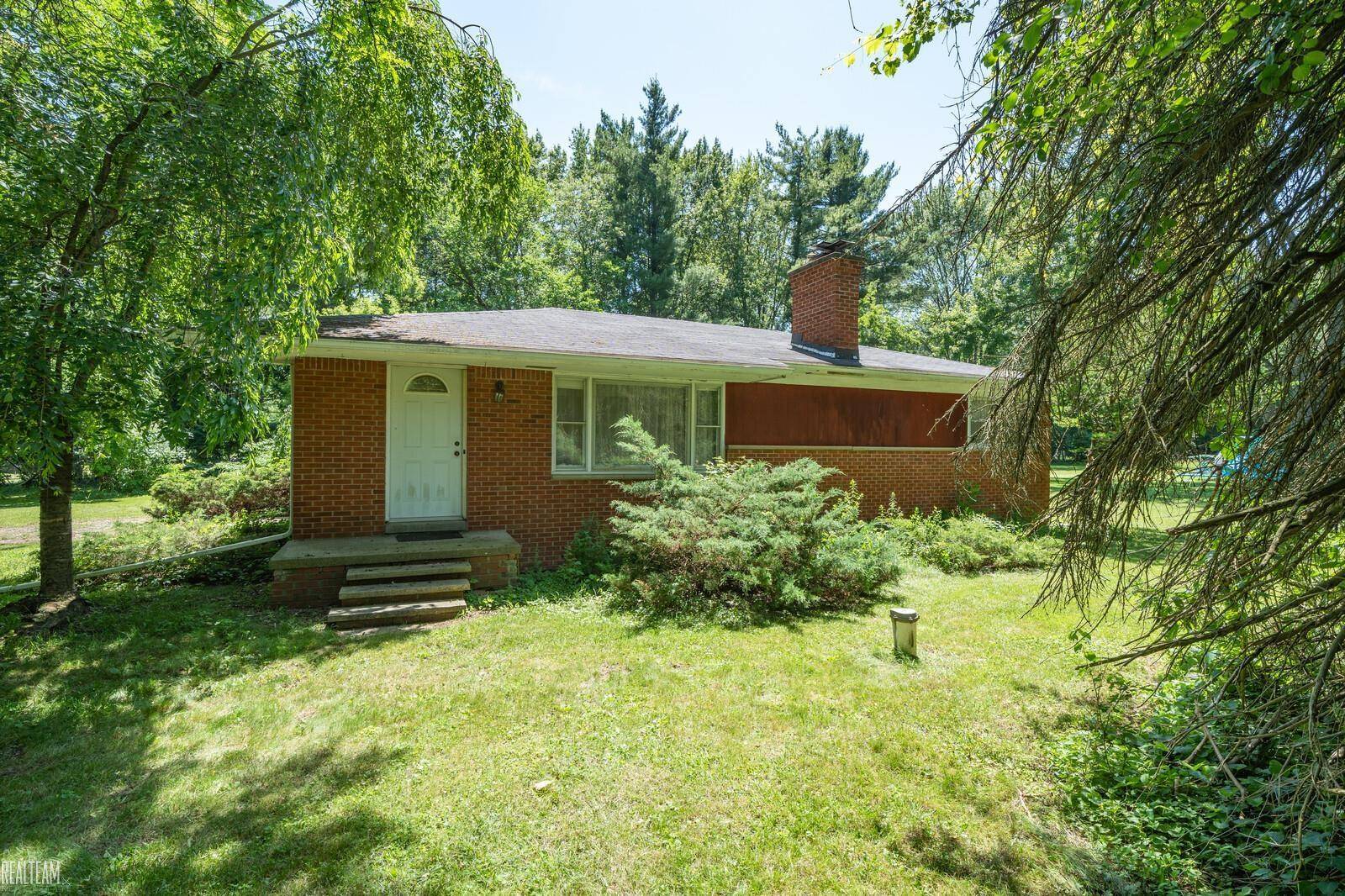 1755 W Avon Road, Rochester Hills, MI 48309