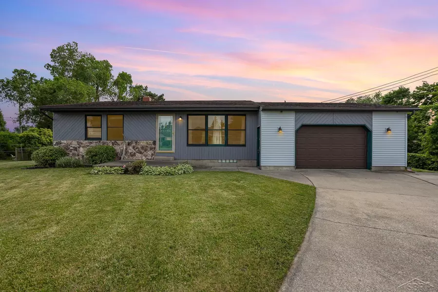 1300 Lisk Drive, Bay City, MI 48708