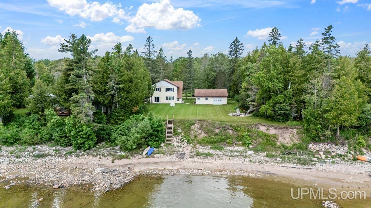 1040 M35 Highway, Bark River, MI 49807