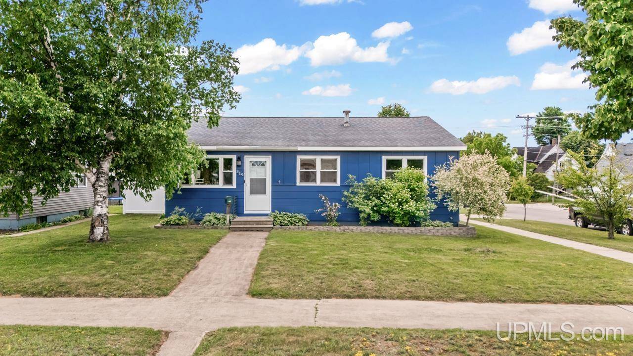 319 Minnesota Avenue, Gladstone, MI 49837