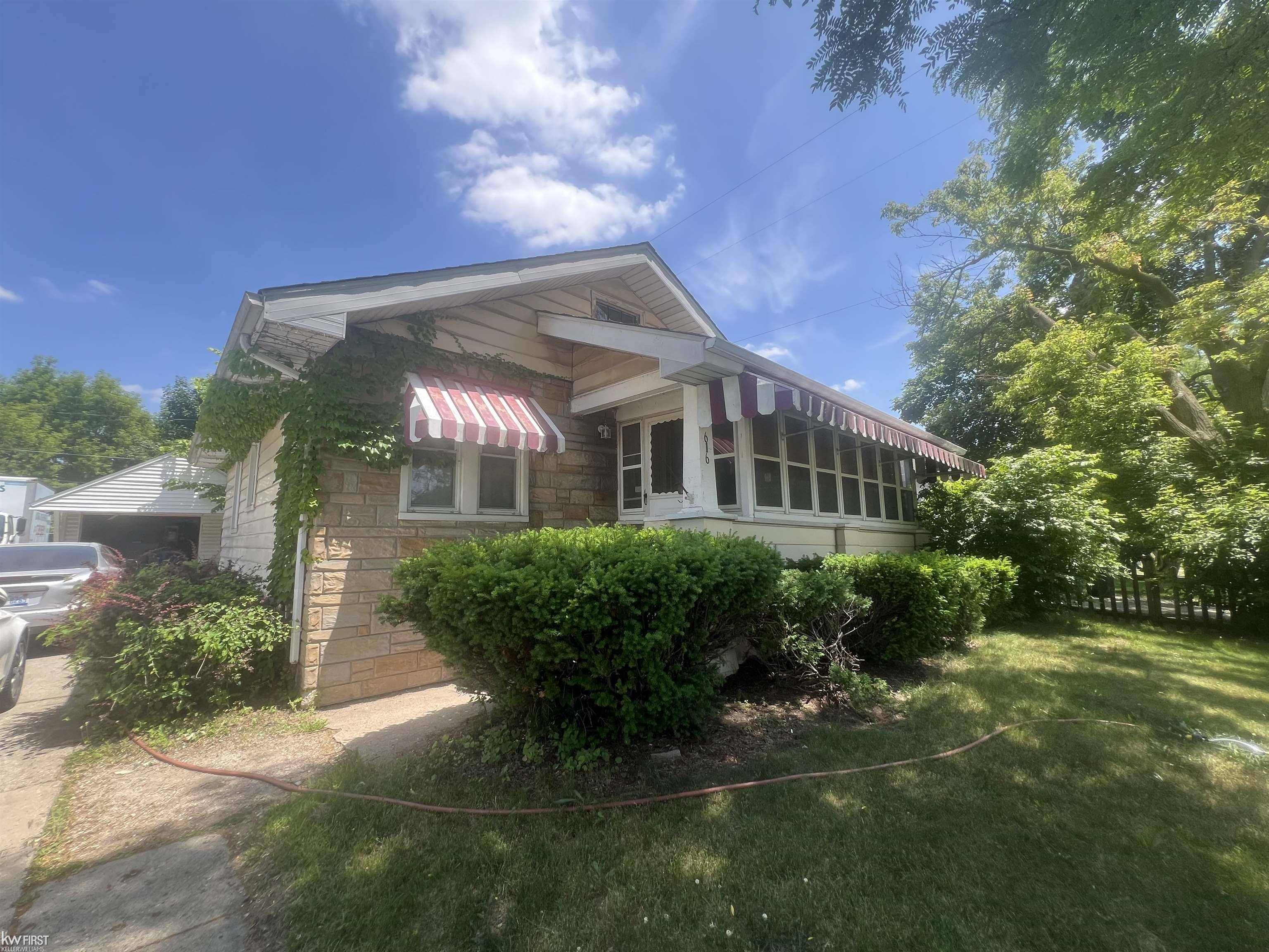Flint, MI 48504-4877,616 Saint Clair Avenue