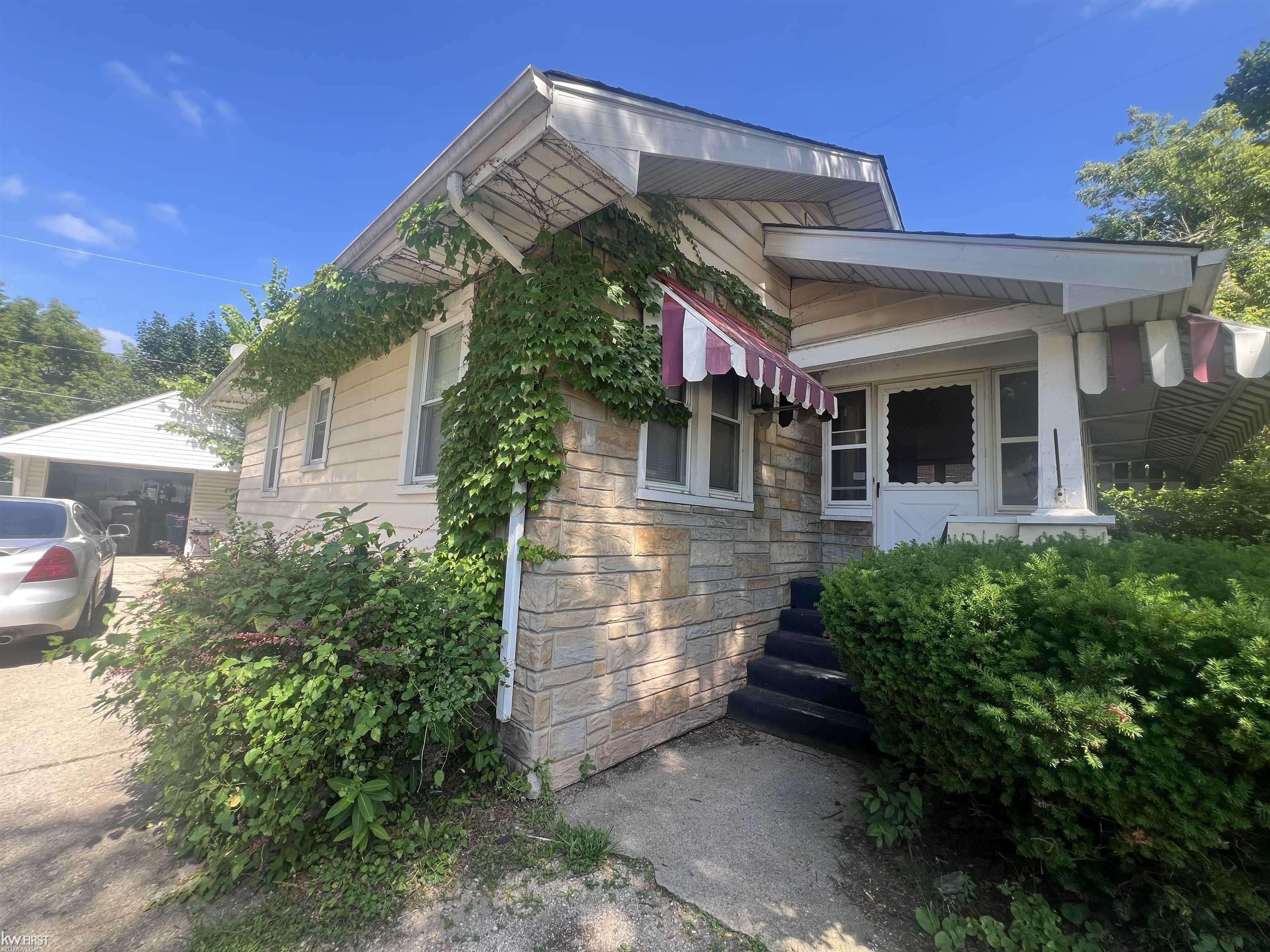 Flint, MI 48504-4877,616 Saint Clair Avenue