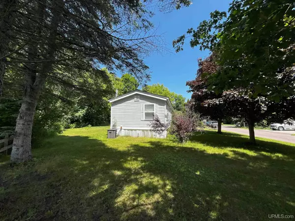 Dollar Bay, MI 49922,23136 Dogwood Avenue