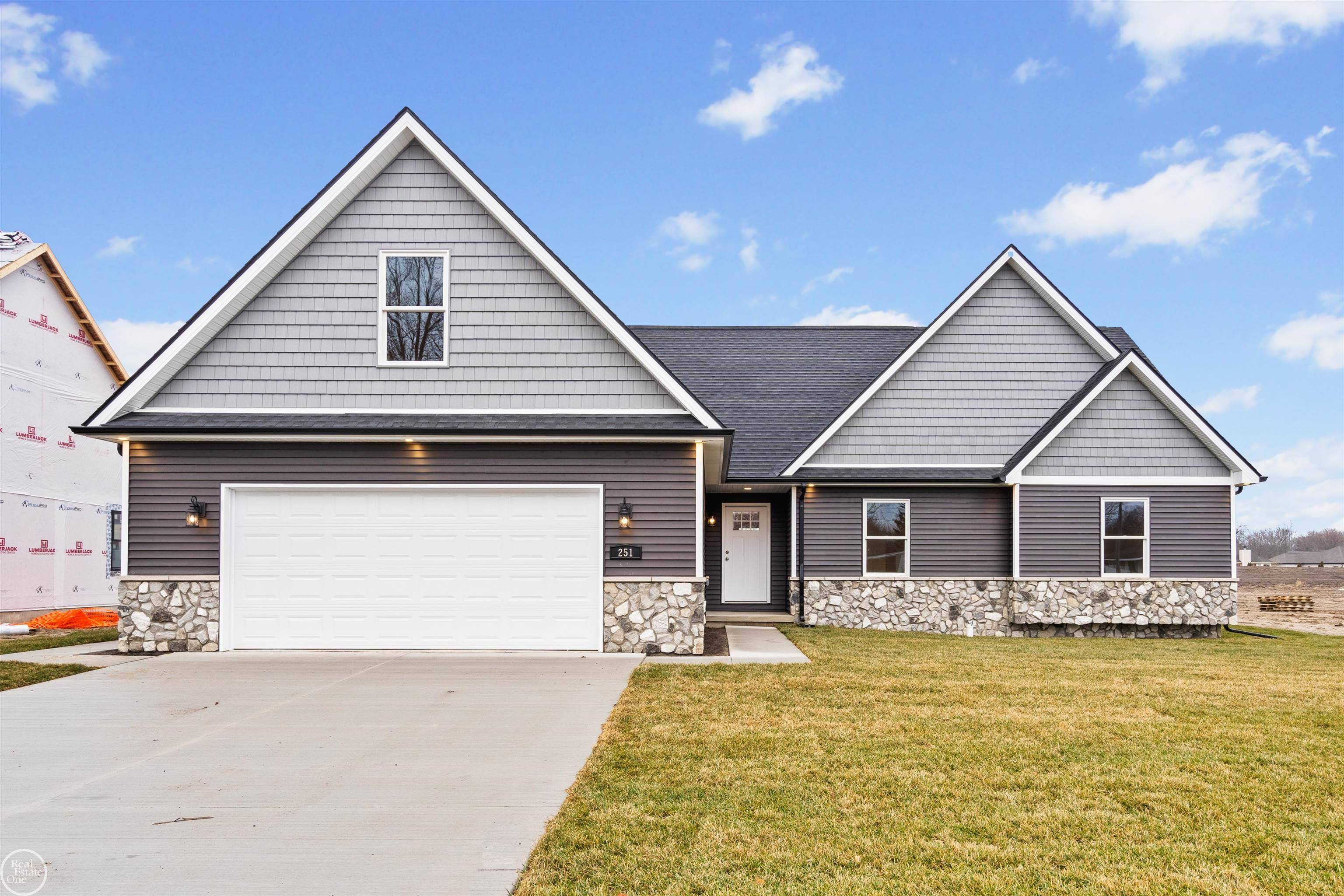 211 Shelldrake Lane, Saint Clair, MI 48079