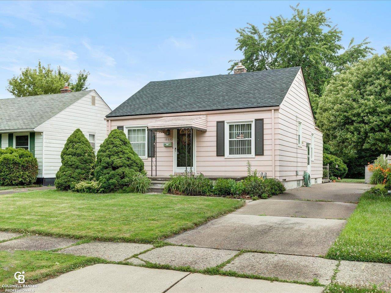 Harper Woods, MI 48225,19333 Woodside Street