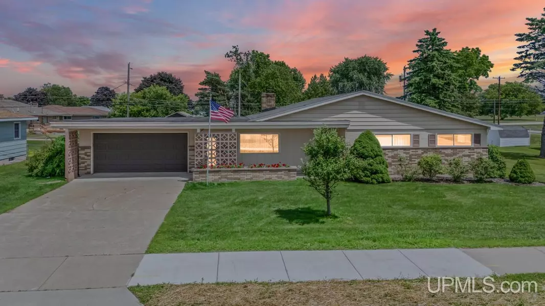 711 S Lincoln Road, Escanaba, MI 49829