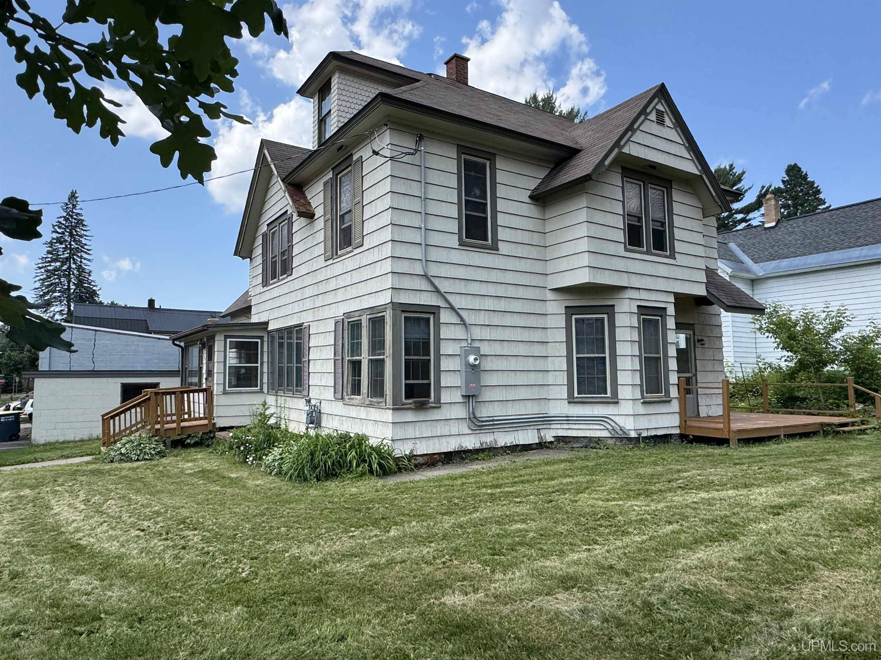 402 N Albany Street, Ironwood, MI 49938