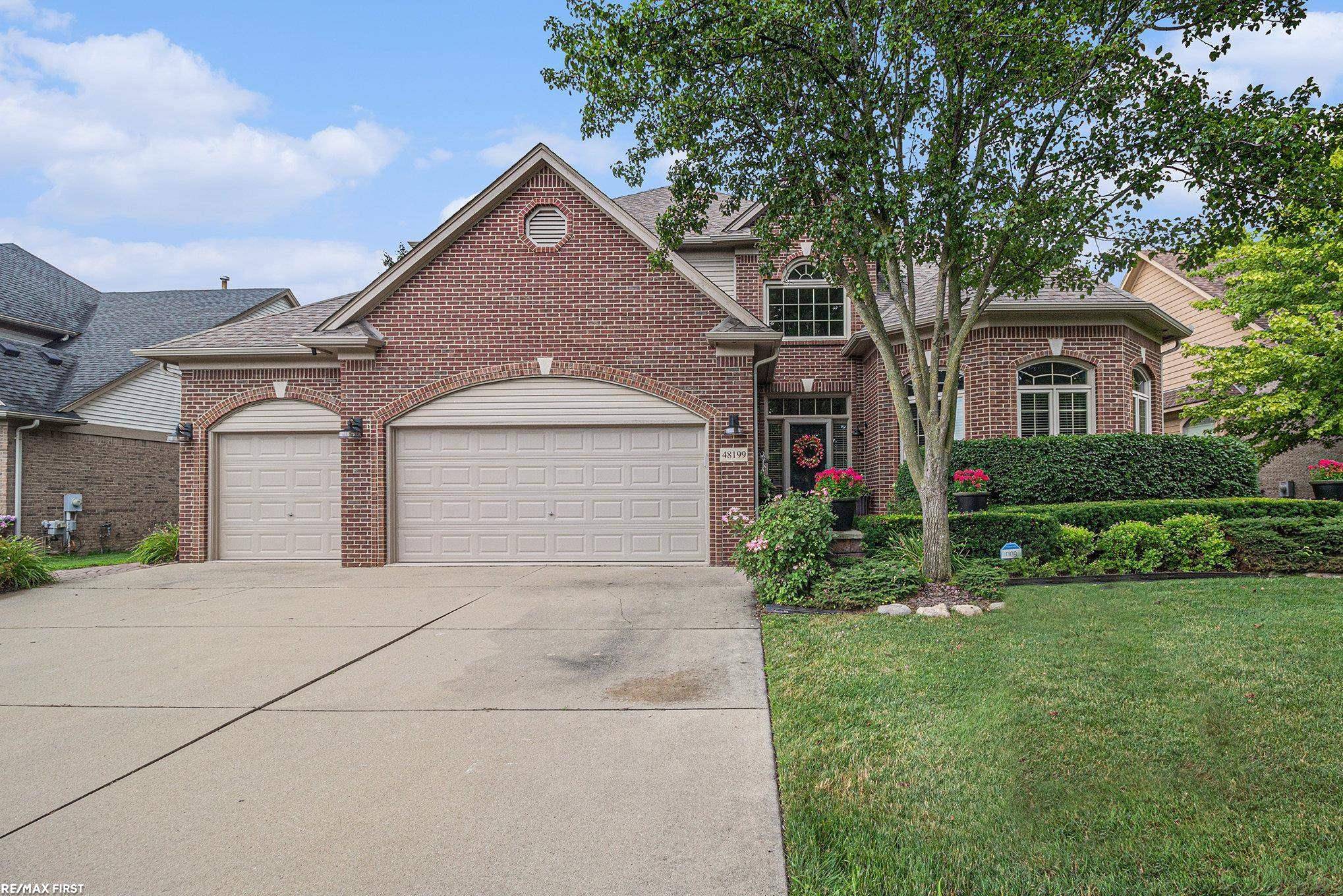48199 Village Drive, Macomb, MI 48044