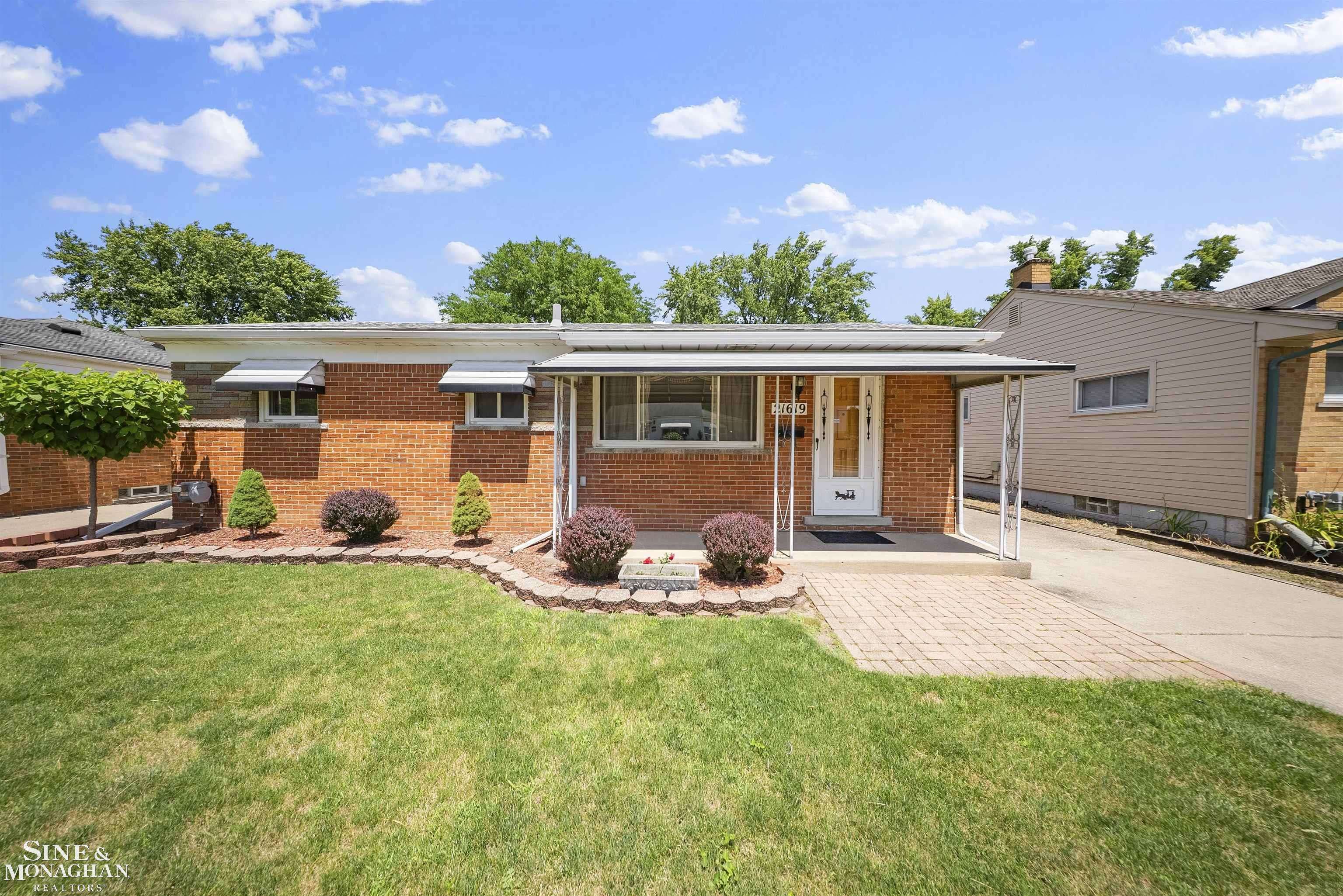 21619 Bon Brae Street, Saint Clair Shores, MI 48081