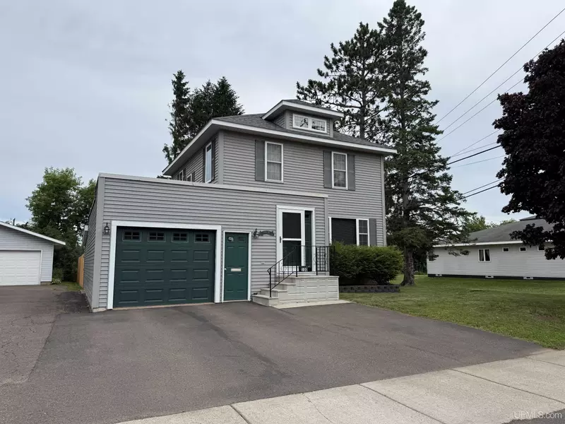 100 W Francis Street, Ironwood, MI 49938