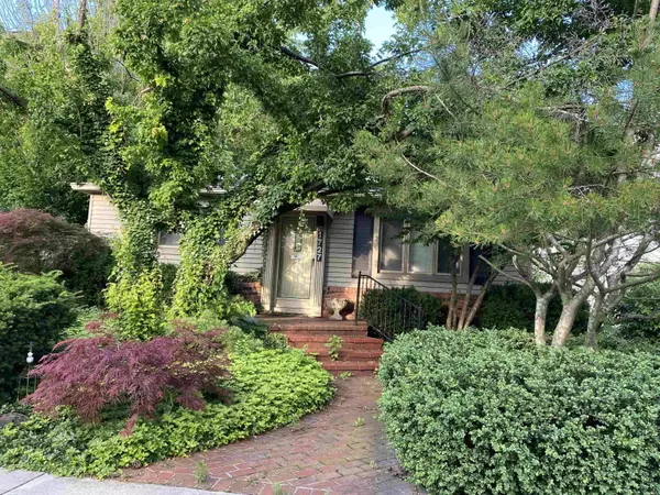1727 Henrietta Street, Birmingham, MI 48009