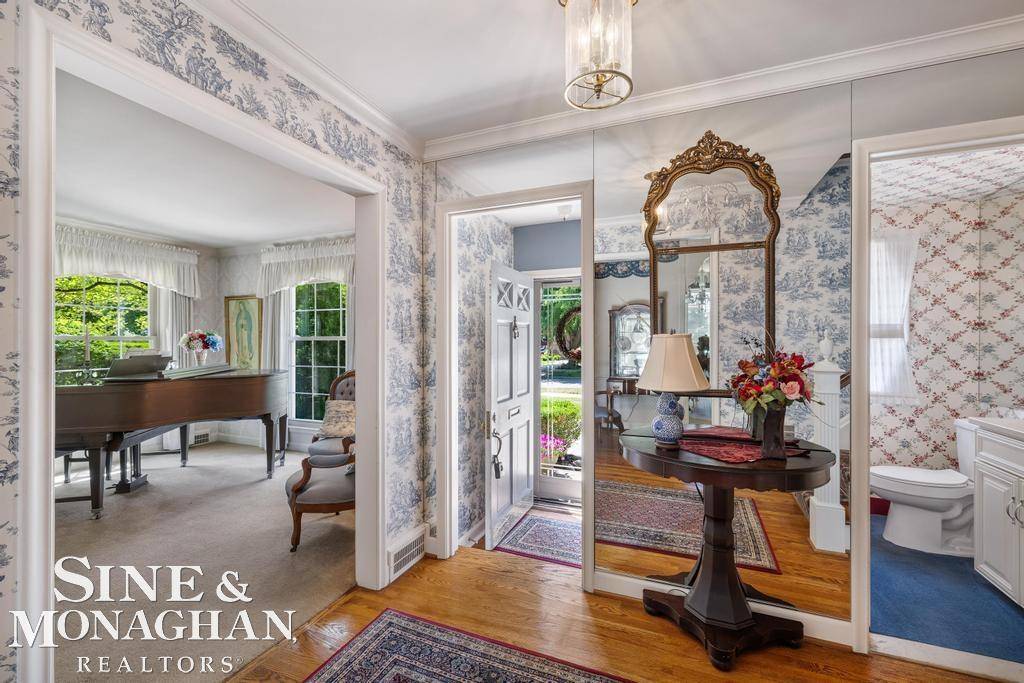 Grosse Pointe Shores, MI 48236,28 Hampton Road