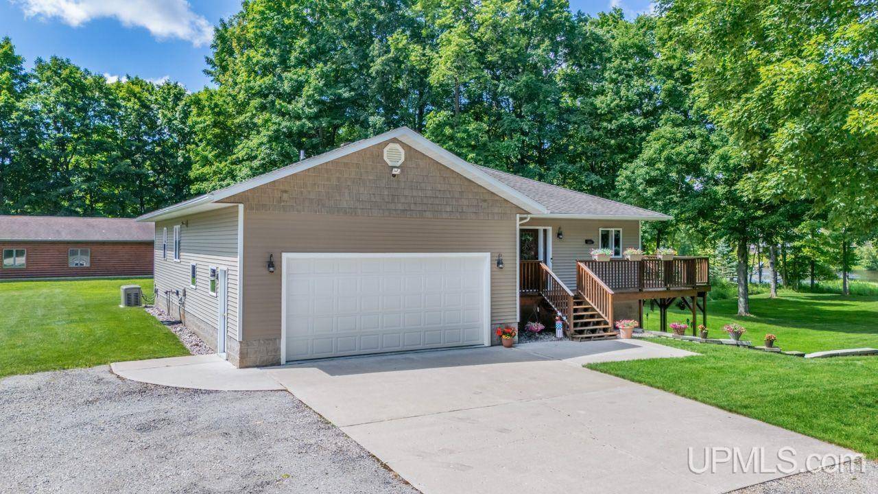 8555 N.75 Lane, Gladstone, MI 49837