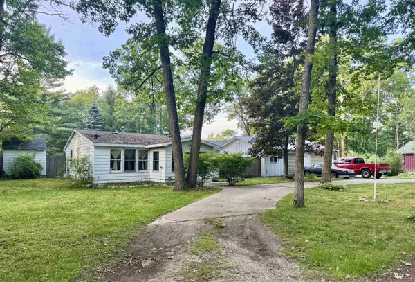 907 Hammond Road, Harrison, MI 48625