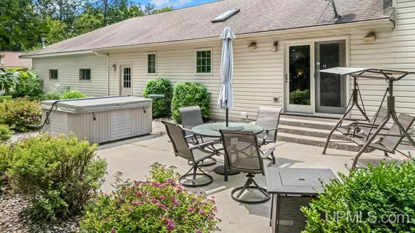 Gladstone, MI 49837,427 27th Street