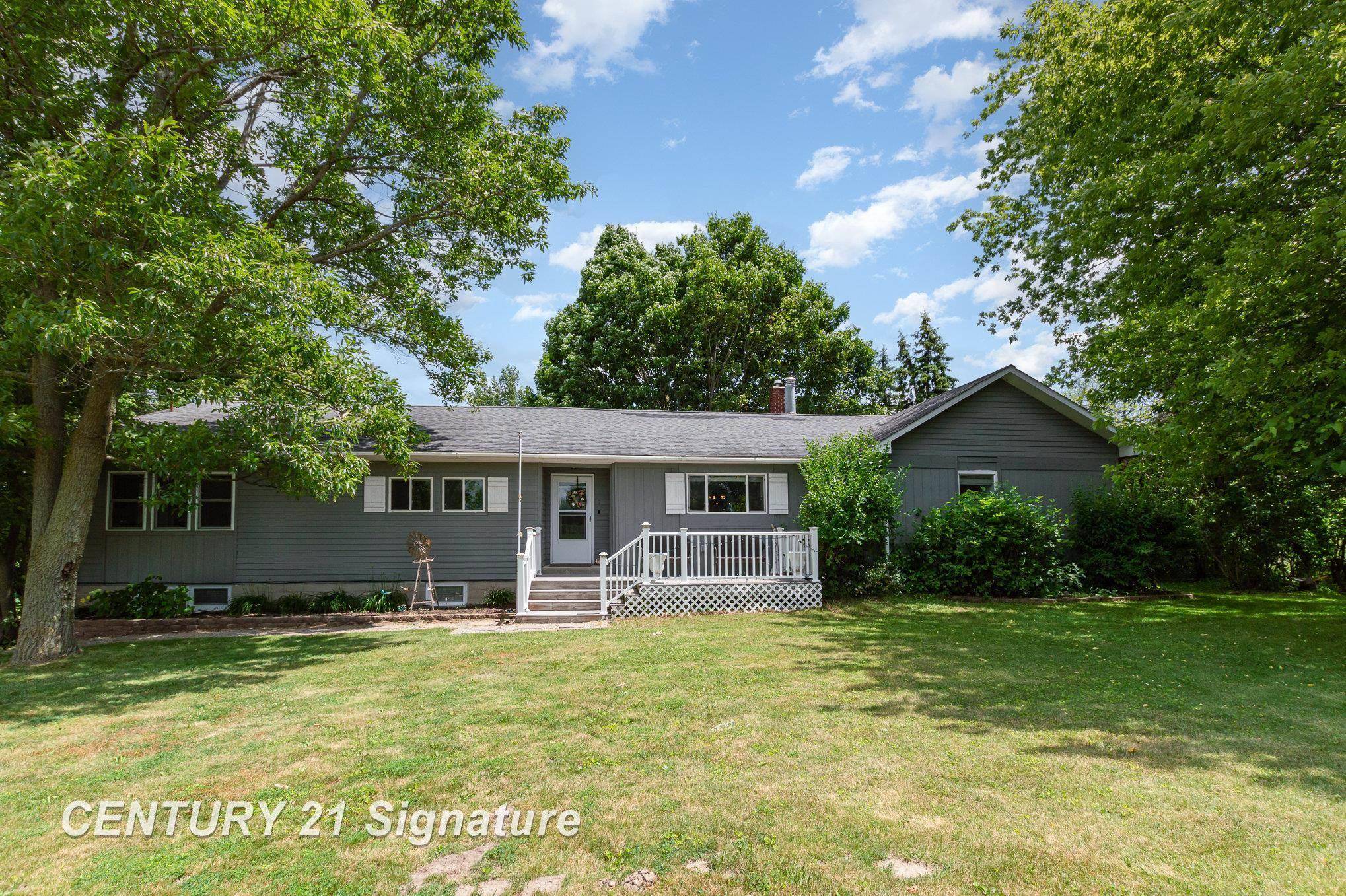 7320 N River Road, Freeland, MI 48623