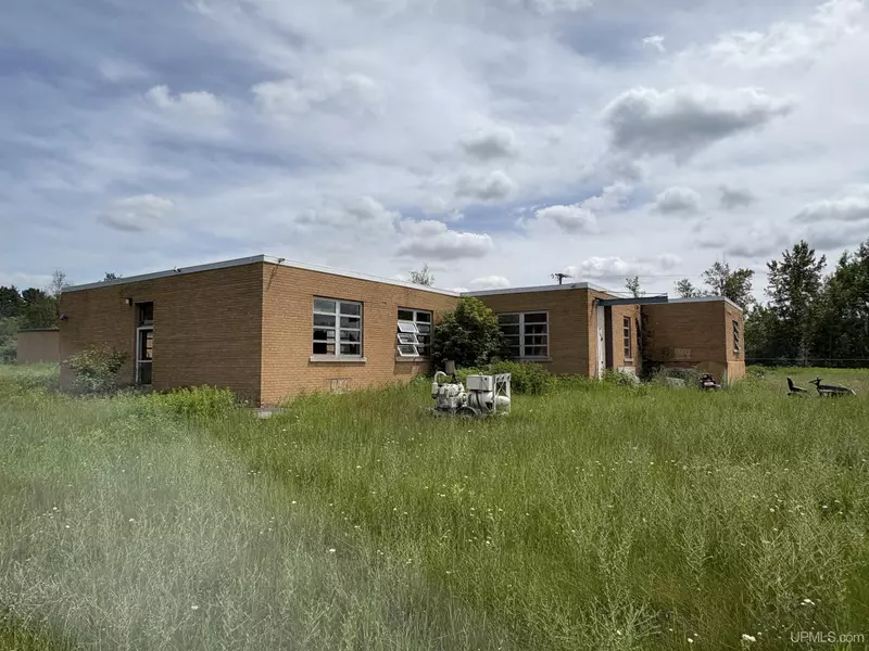 800 North Road, Ishpeming, MI 49849