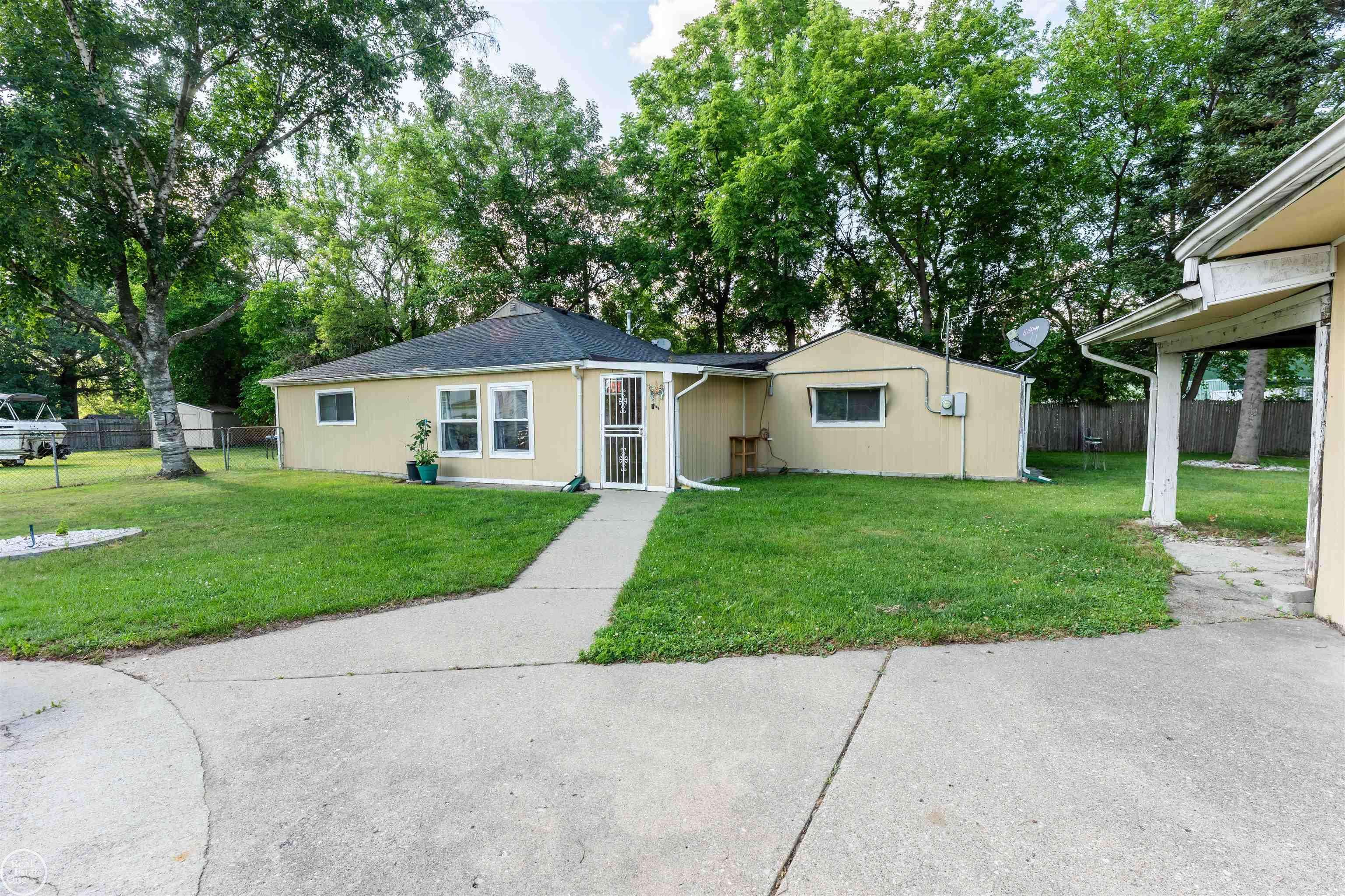 3949 Dallas Avenue, Warren, MI 48091-3445