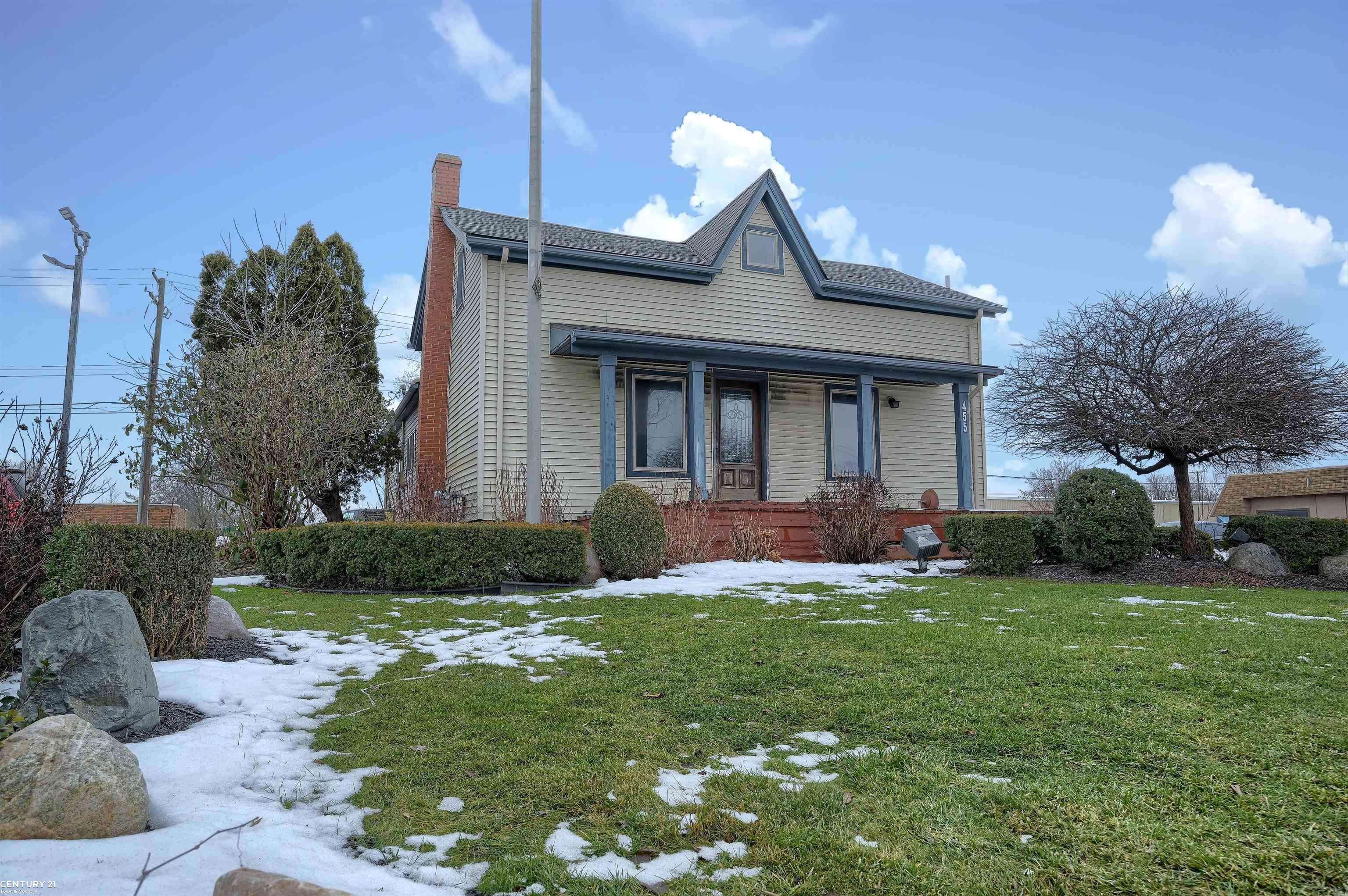 Lapeer, MI 48446,455 S Main Street