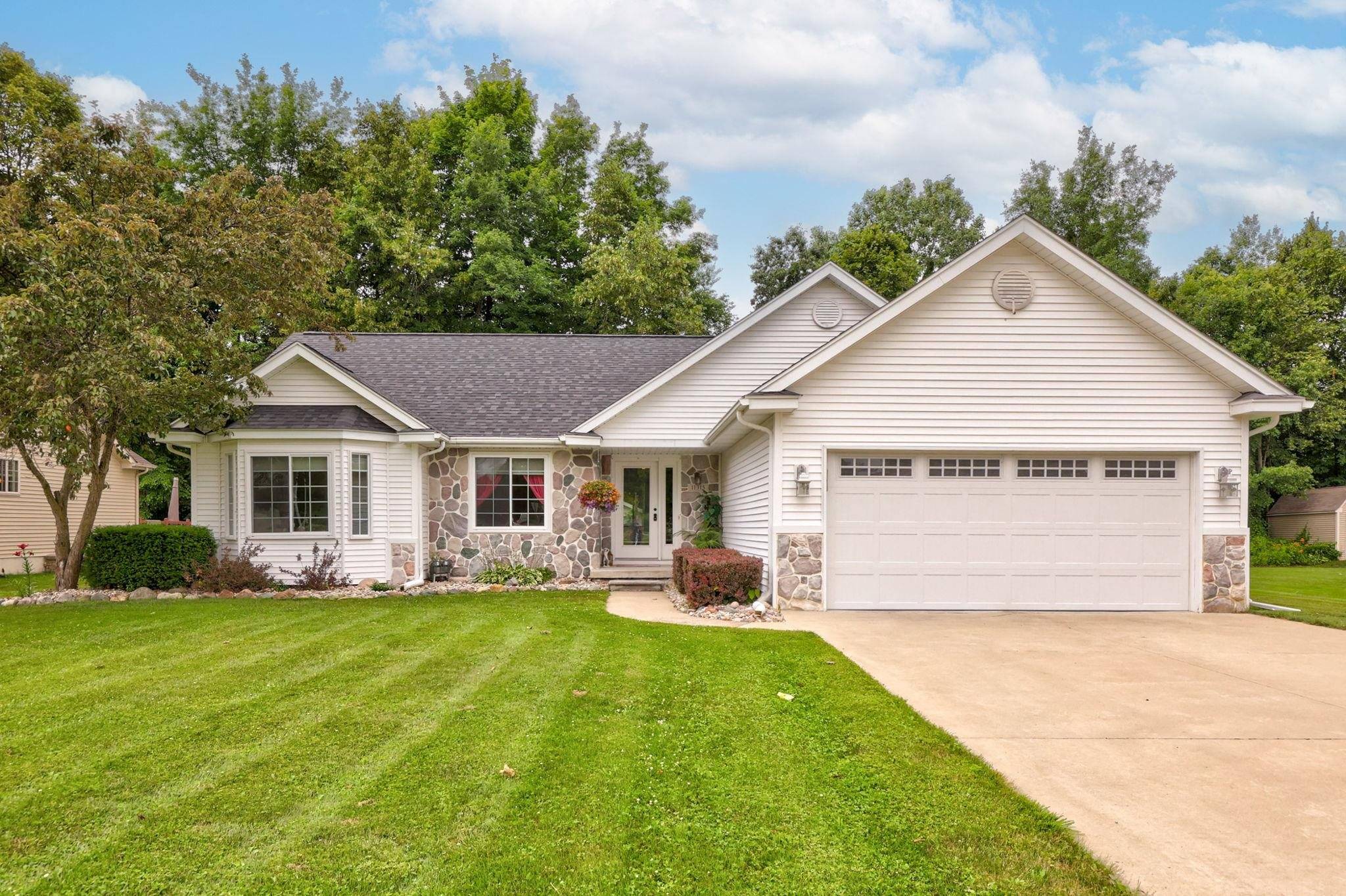 11315 Grand Oaks Drive, Clio, MI 48420