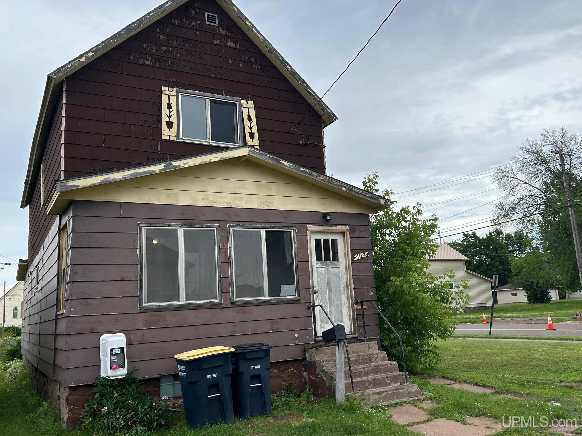 102 N Mansfield Street, Ironwood, MI 49938