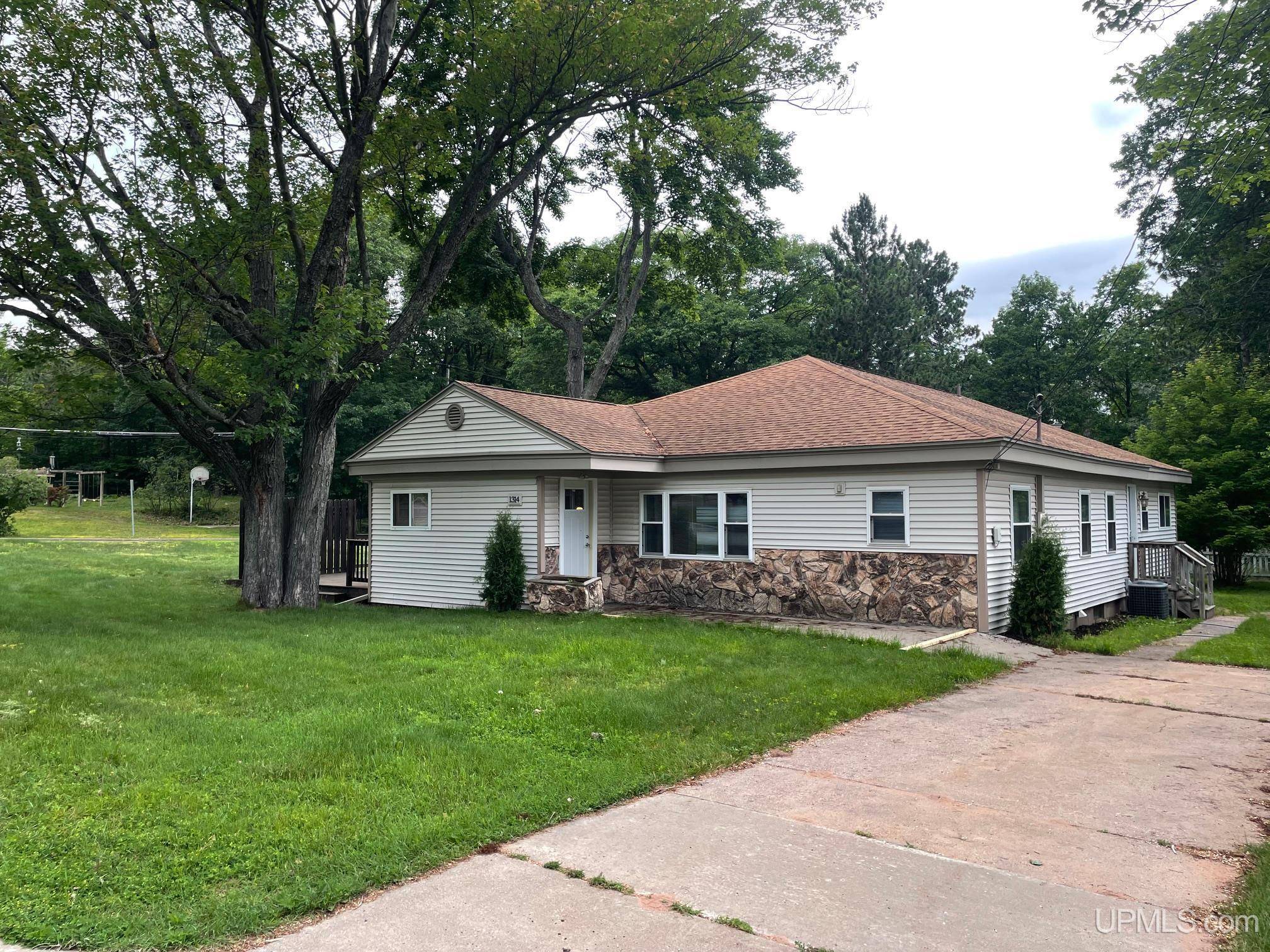 1314 Waldo Street, Marquette, MI 49855