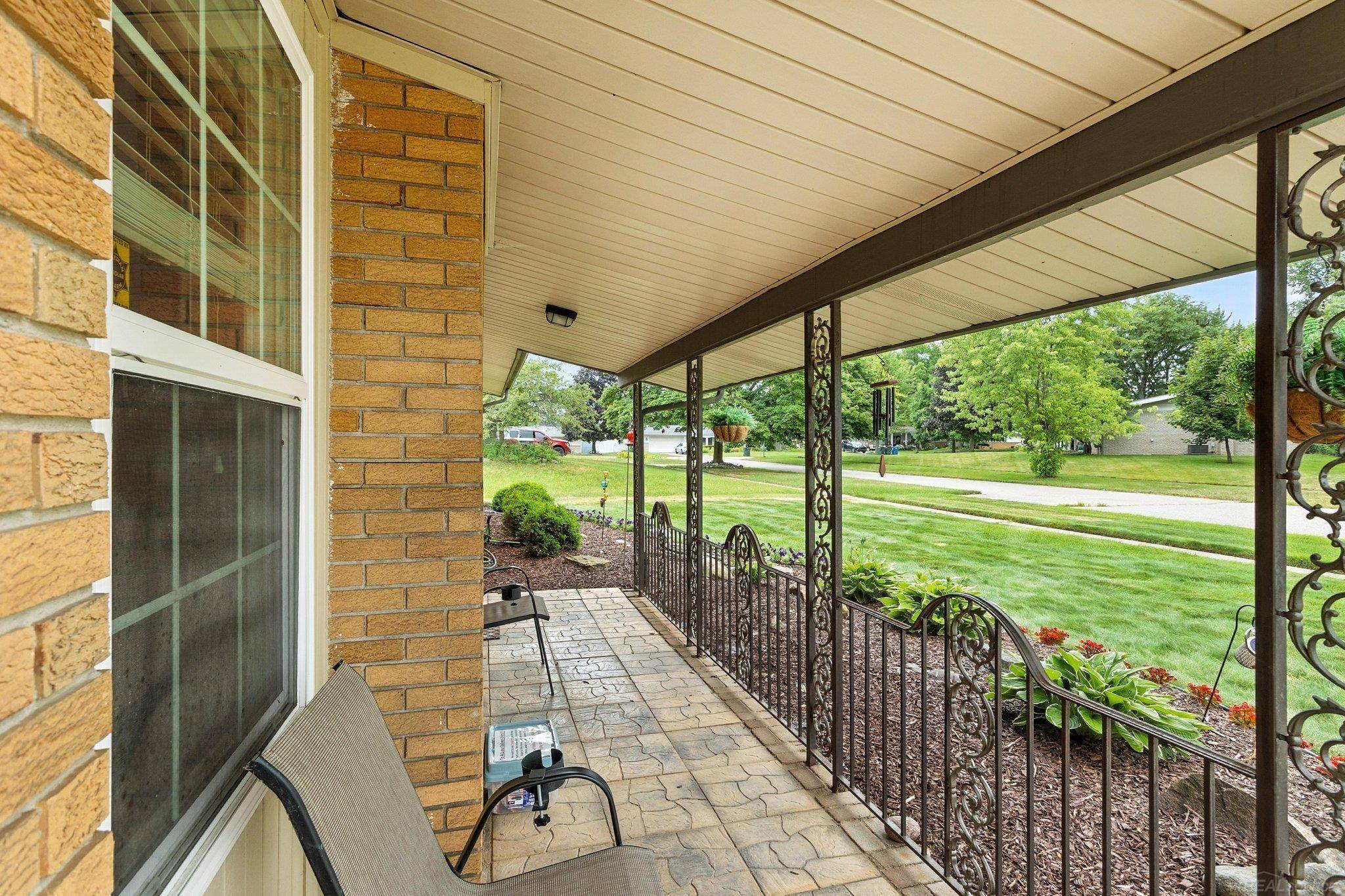 Shelby Twp, MI 48317,8526 Walnut Hill